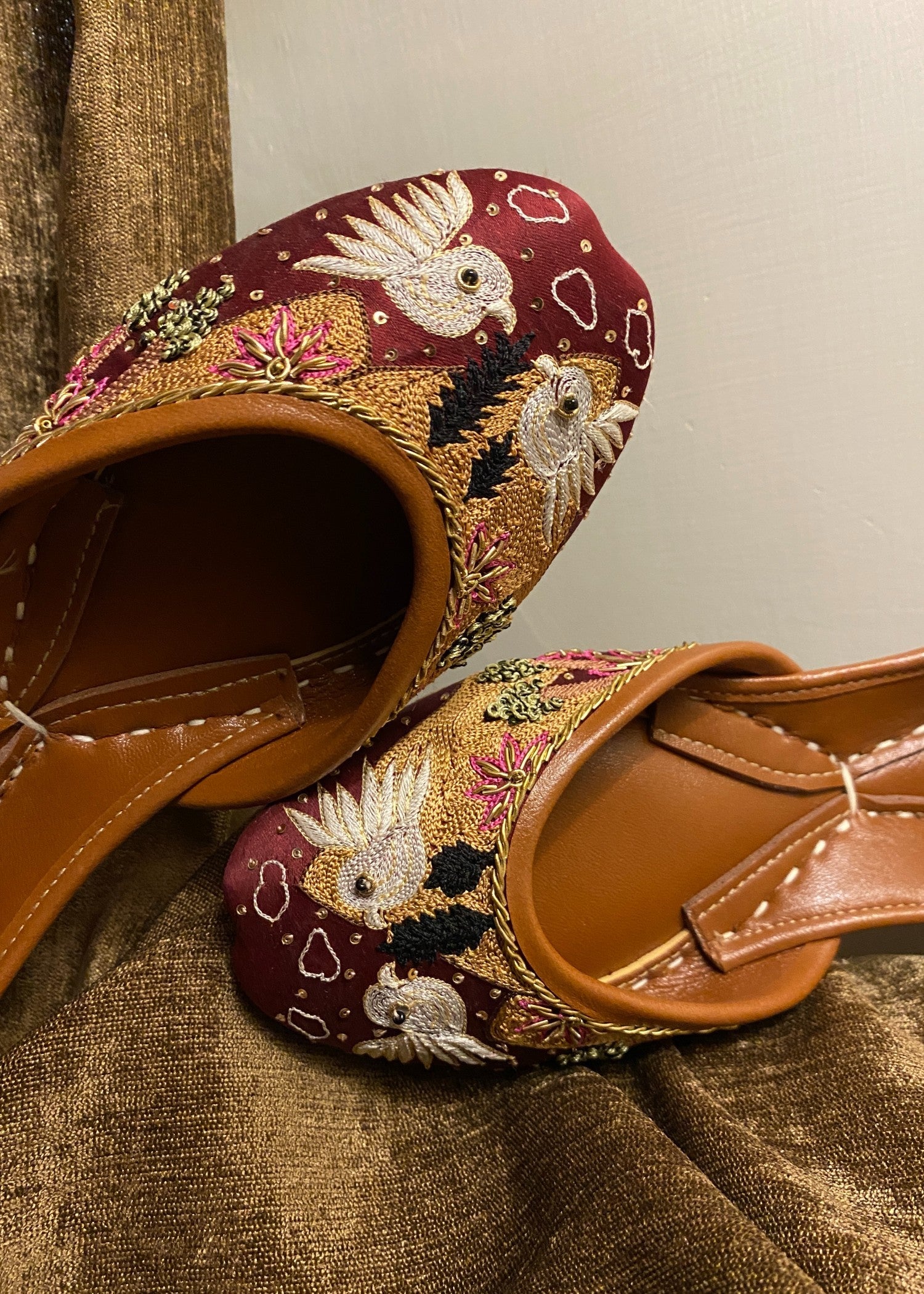 Khussa in Maroon by - High Quality Women Khussa JQF2288