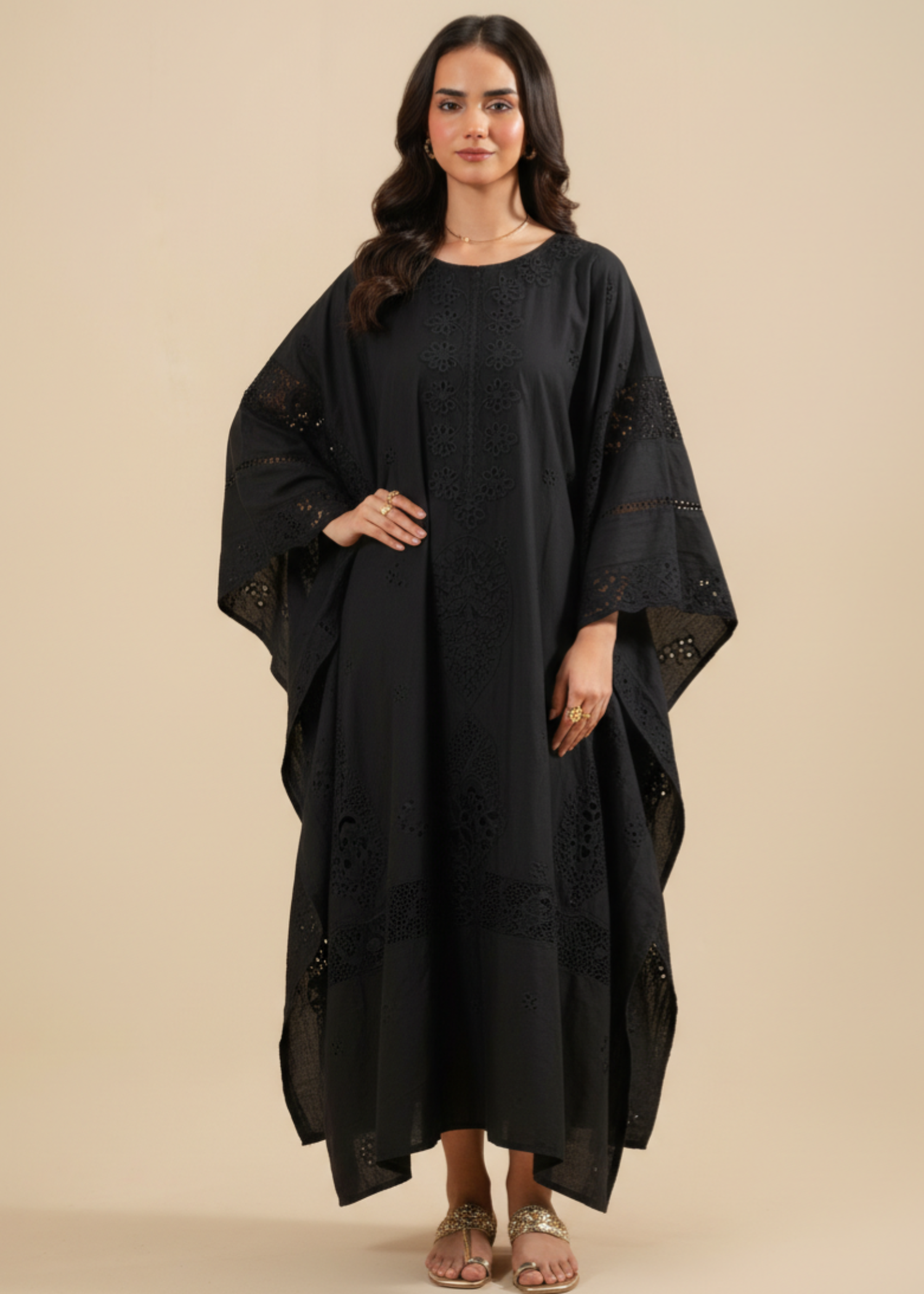 dhanak Kaftan in Black