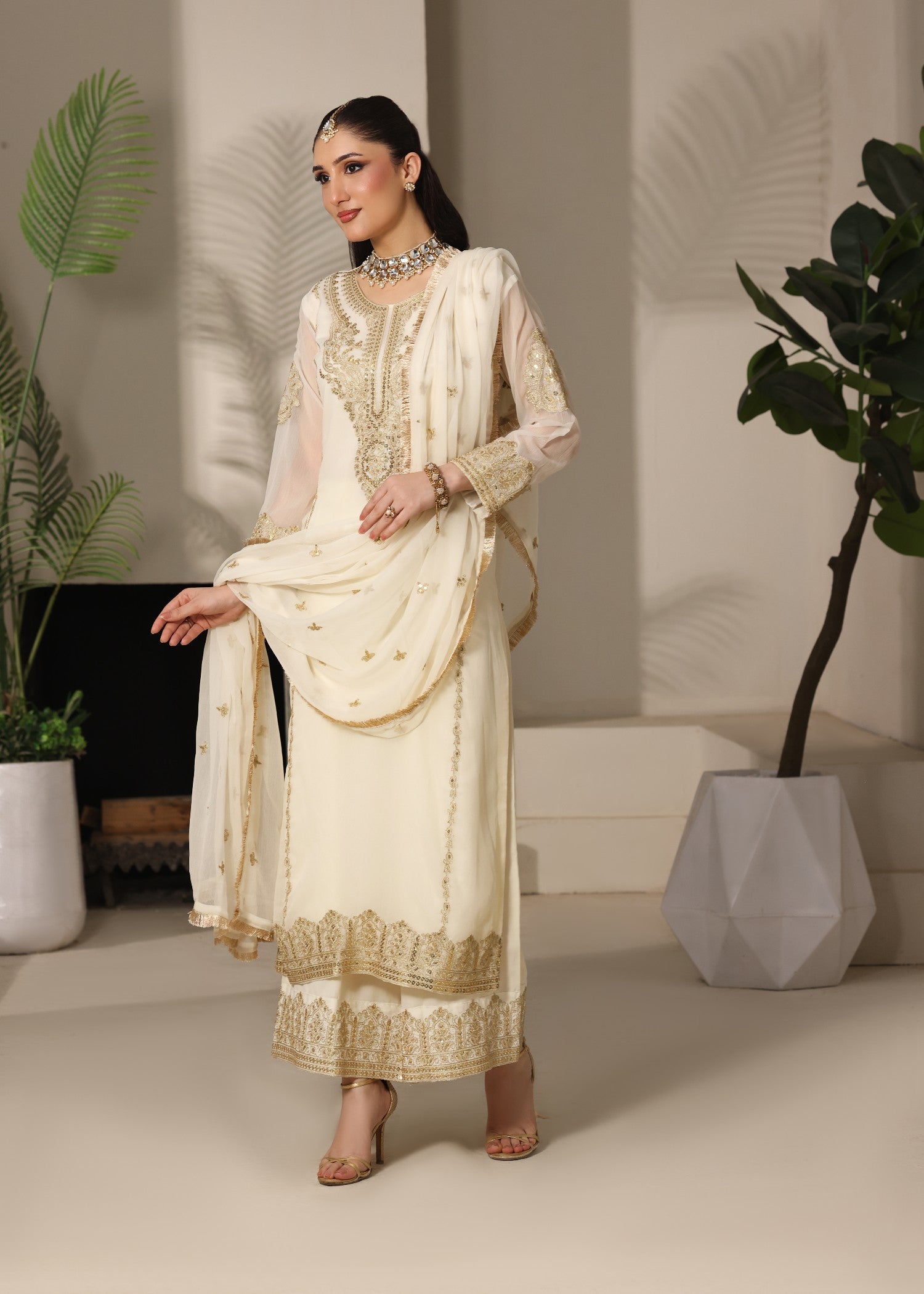 pk chiffon Kurta Set in Off-white
