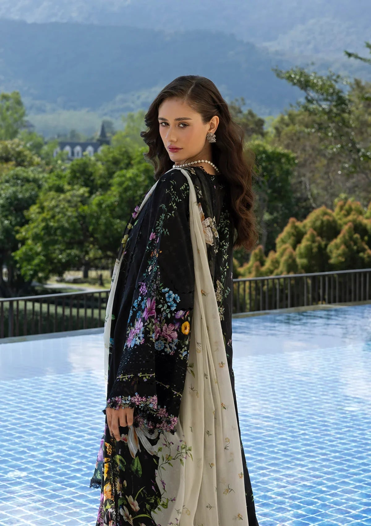 Signature Embroidered Lawn Prints – ESA-1B BLACK THRONE