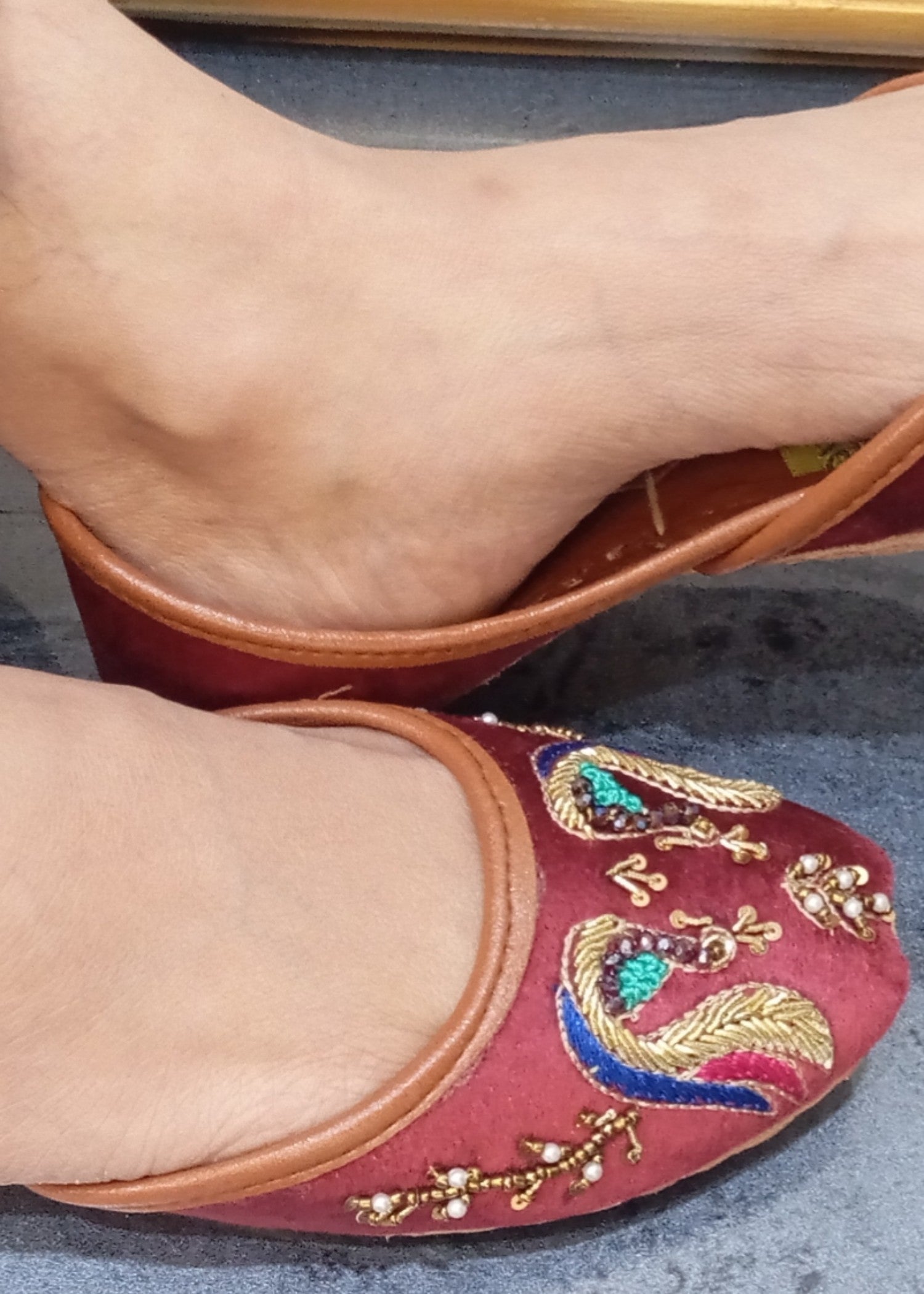 Khussa in Maroon by - High Quality Women Khussa VJW5247