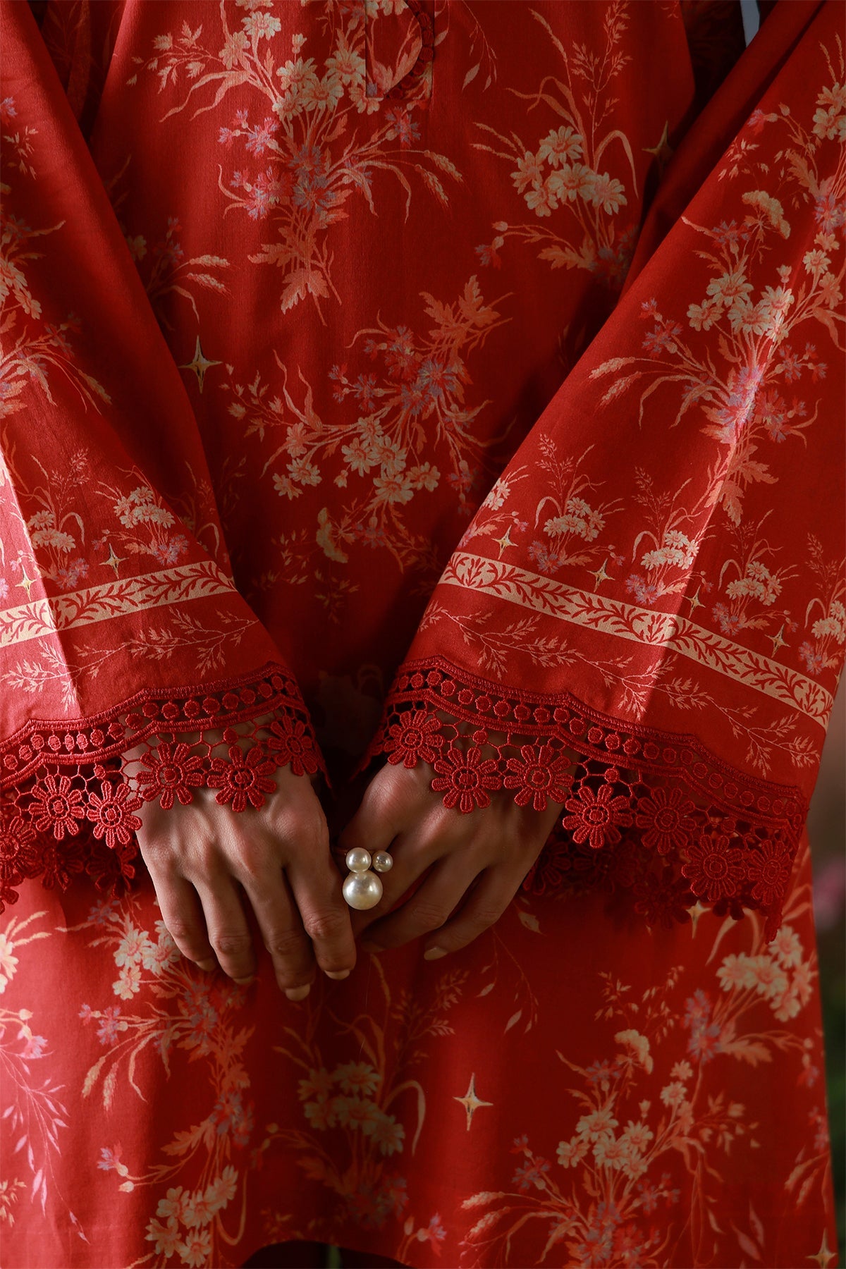 Mirha Lawn – Crimson Heirloom