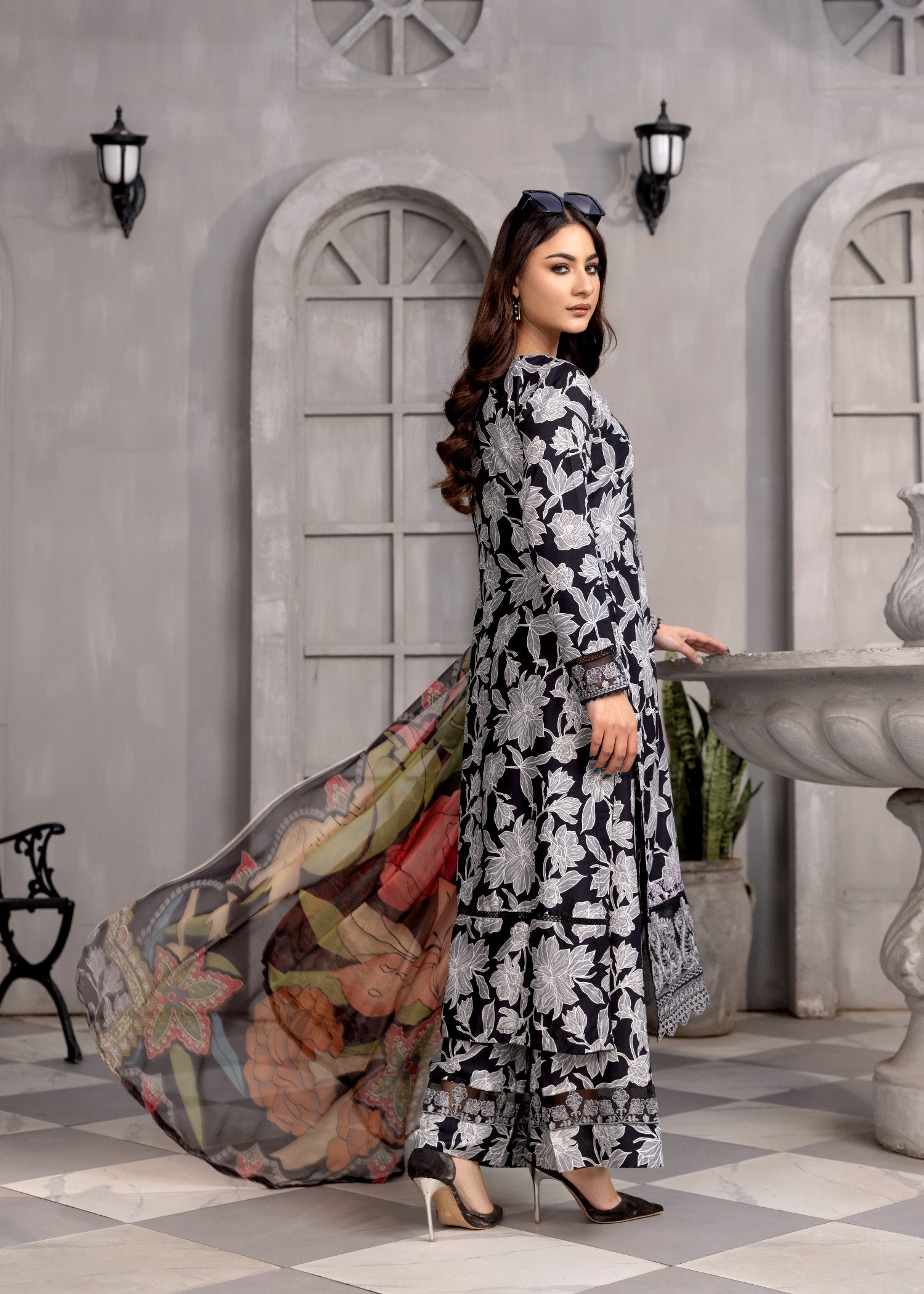 lawn Kurta Set in Black, slate black