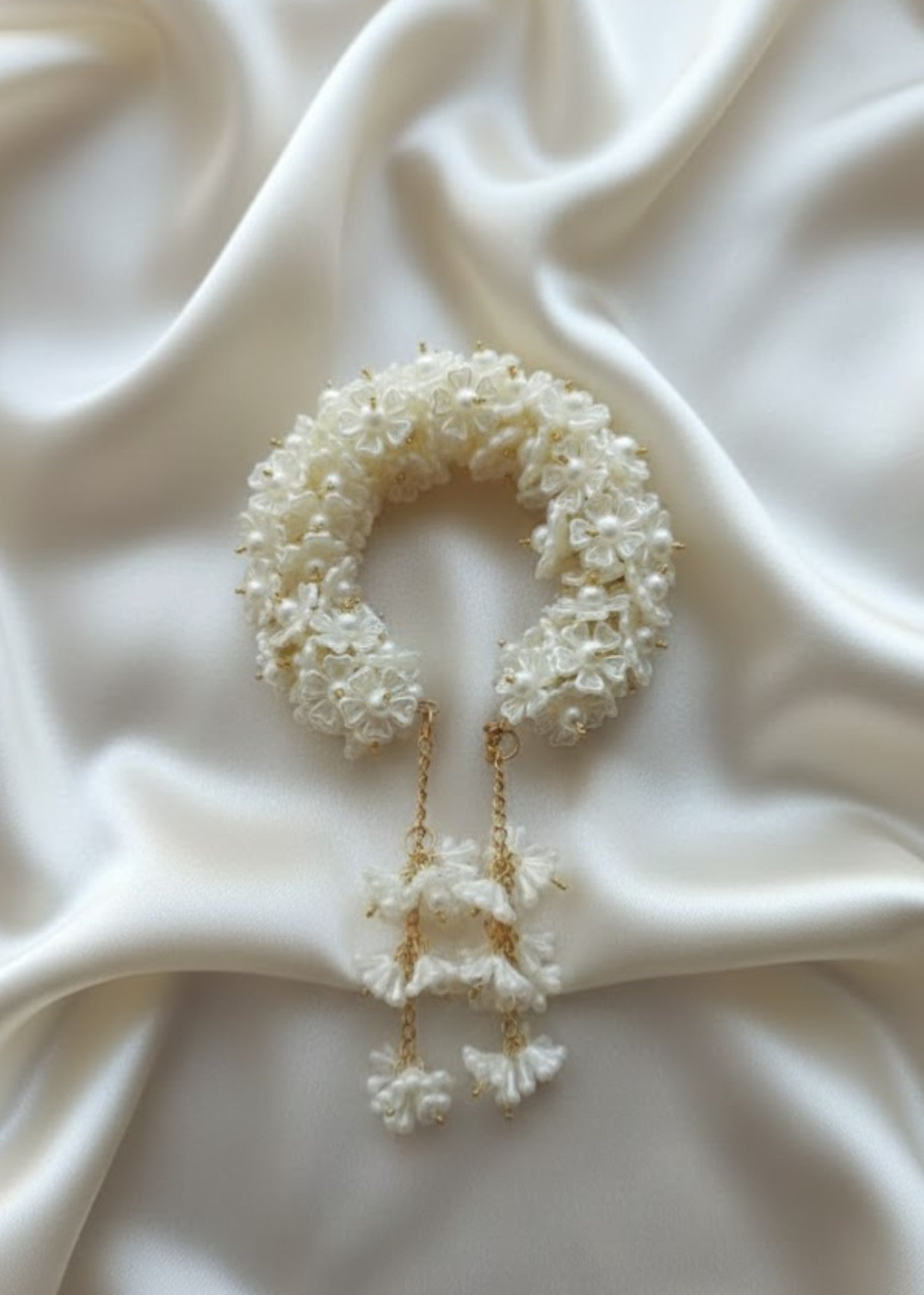 Bangles in Off-white Color by - Trendy Women Bangles WFL2279