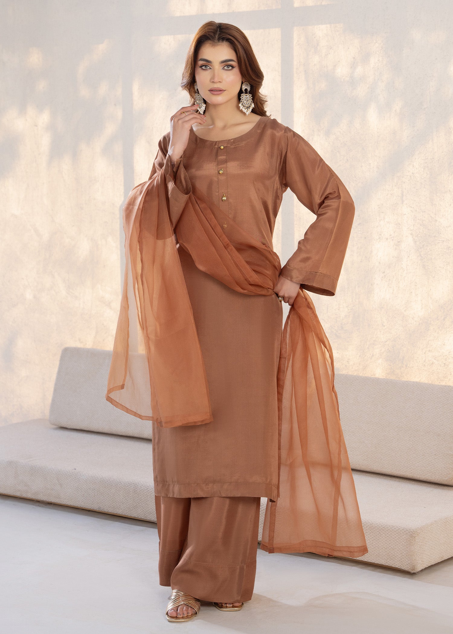 etles silk Kurta Set in Brown