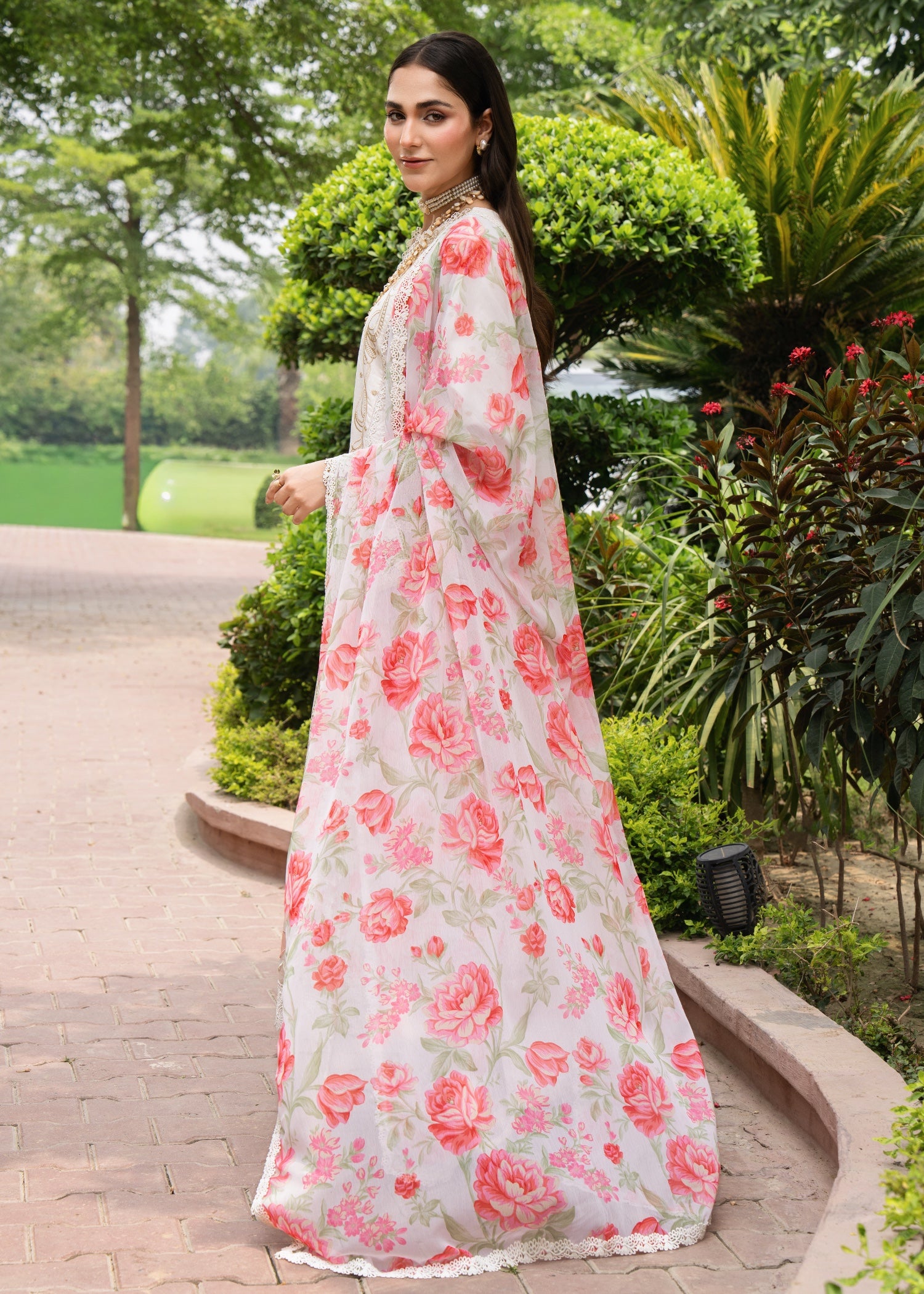 lawn Kurta Set in Floral white