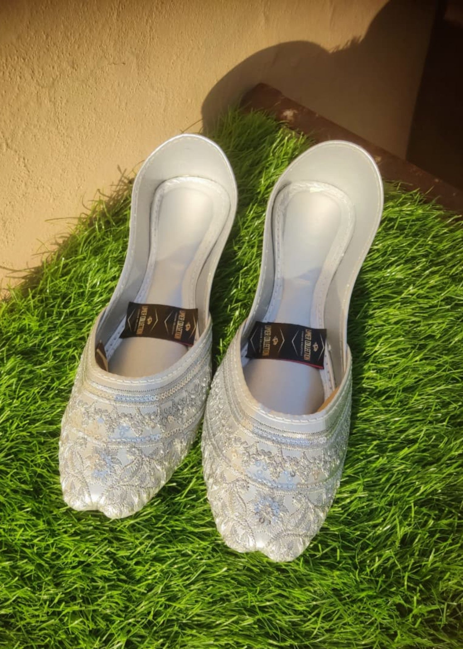 Khussa in White by - High Quality Women Khussa UXQ0637