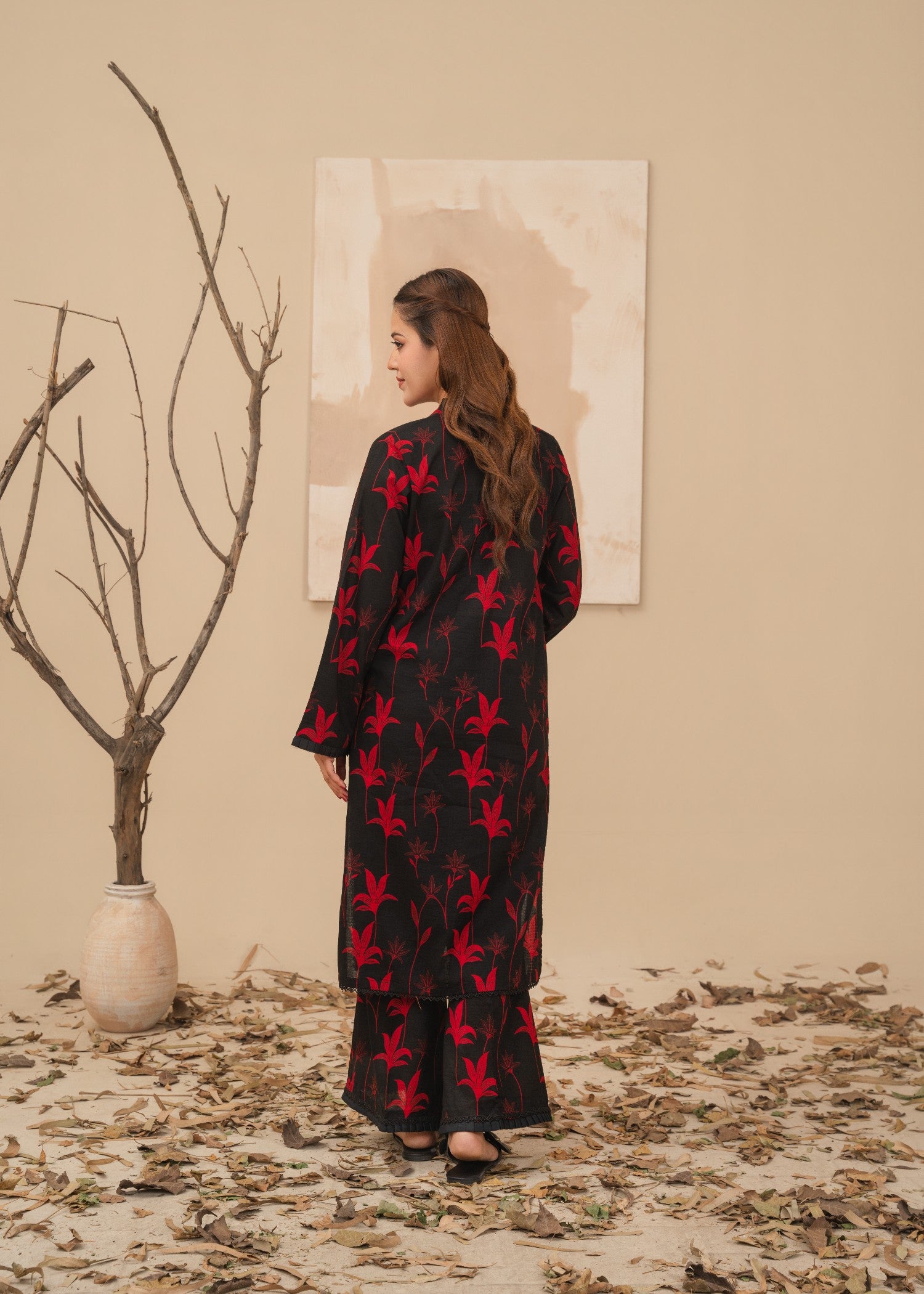 ribbed lawn Kurta Set in Black, crimson