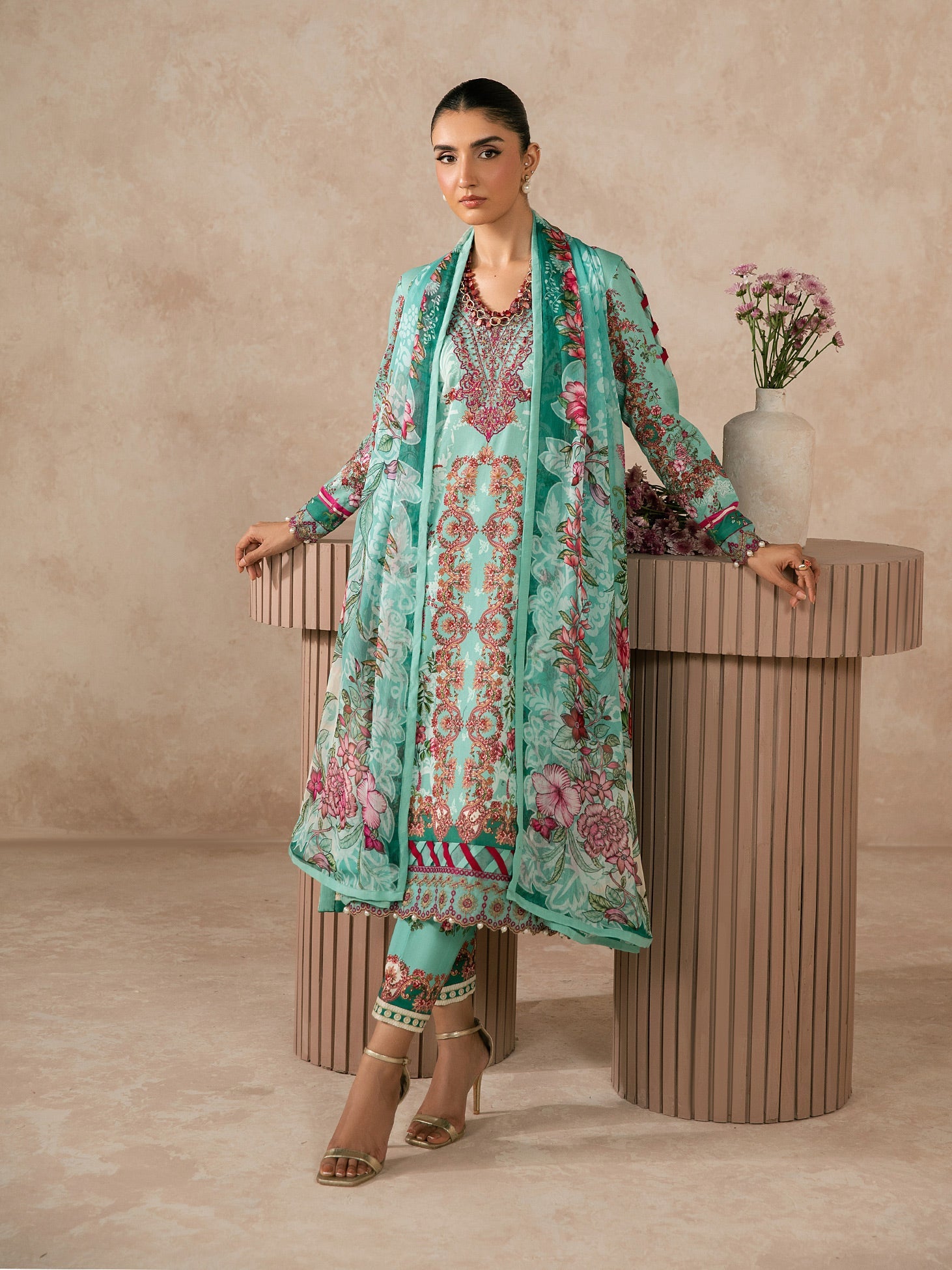 Syra Lawn – Vaila
