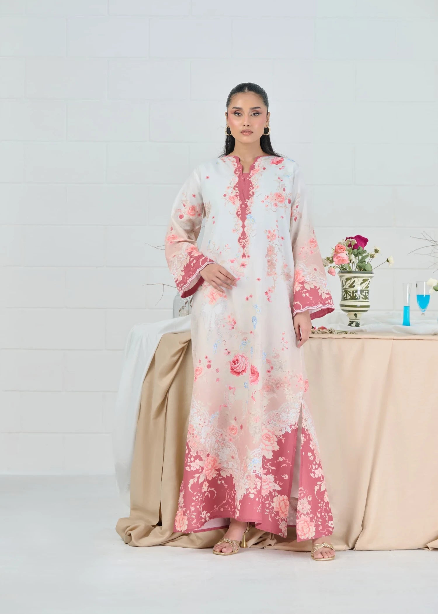 raw silk Kaftan in White, pink