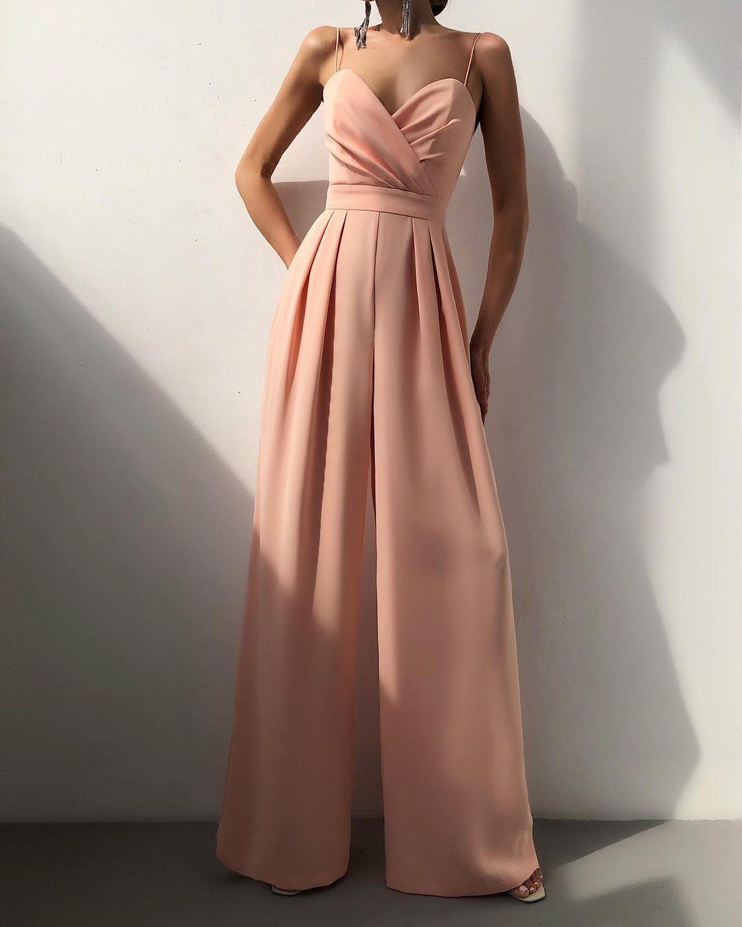Minimalist Straight Waist Jumpsuit with Mopping Detail