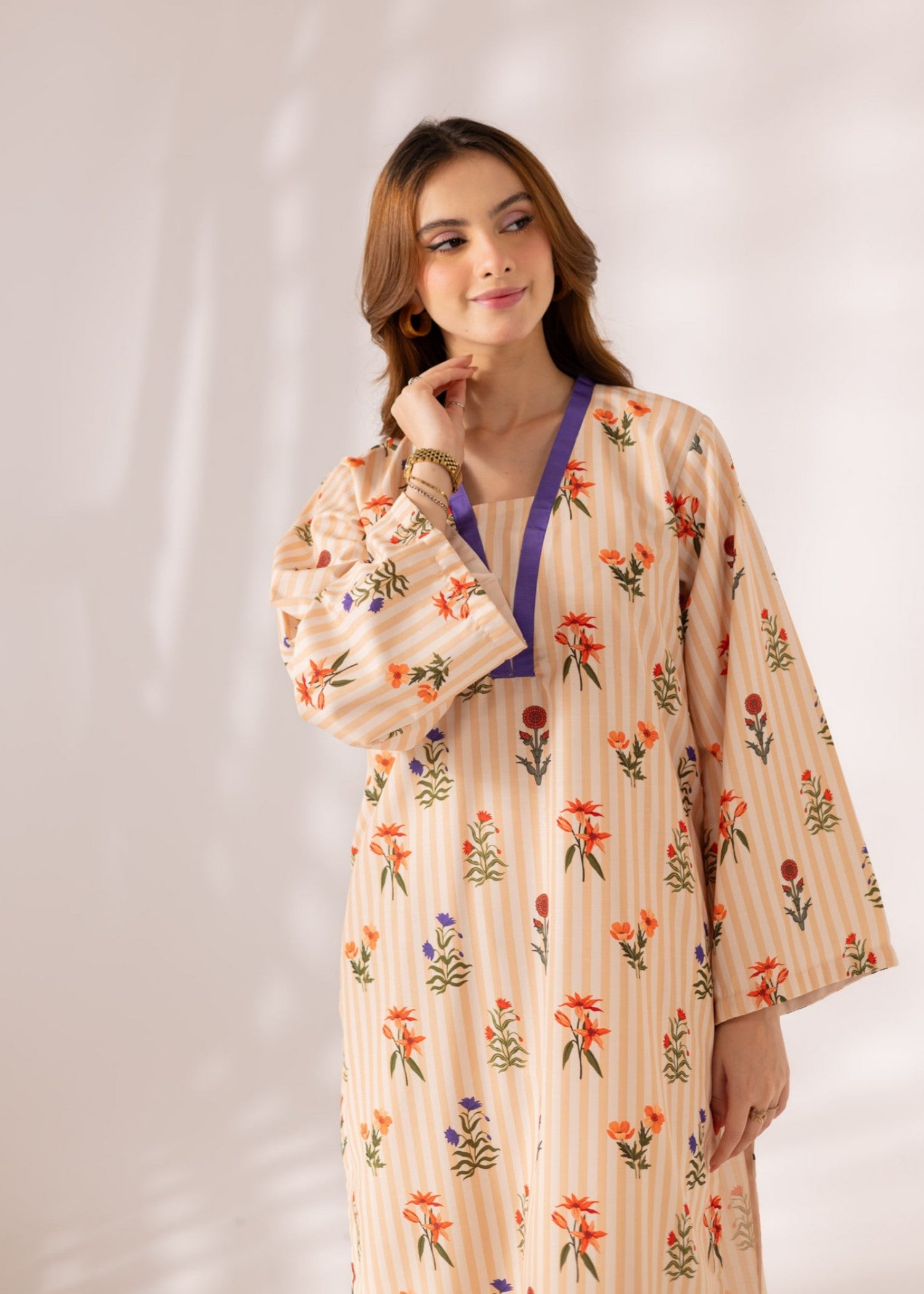 slub khaddar Kurta Set in White, peach pink