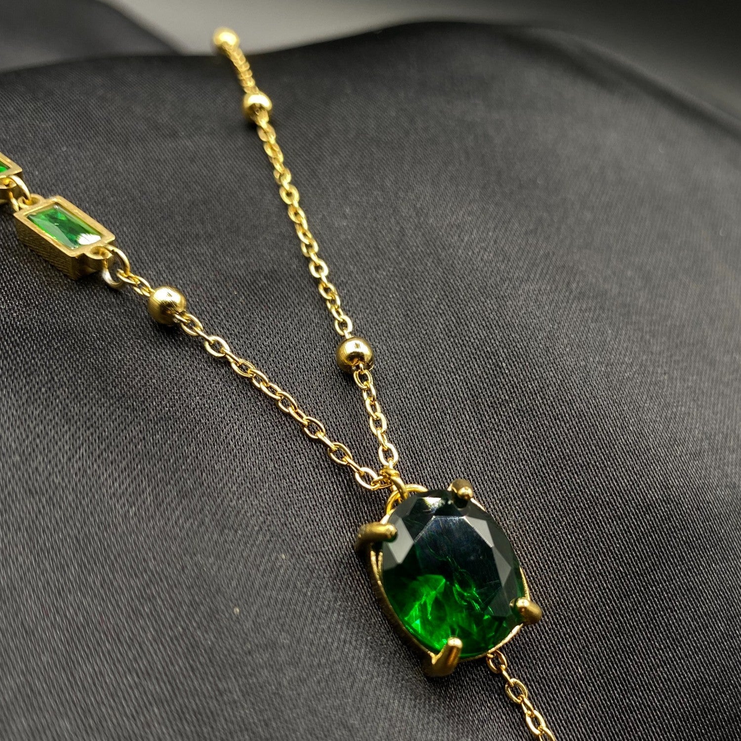 Necklace in Dark green Color by - Trendy Women Necklace COS5306