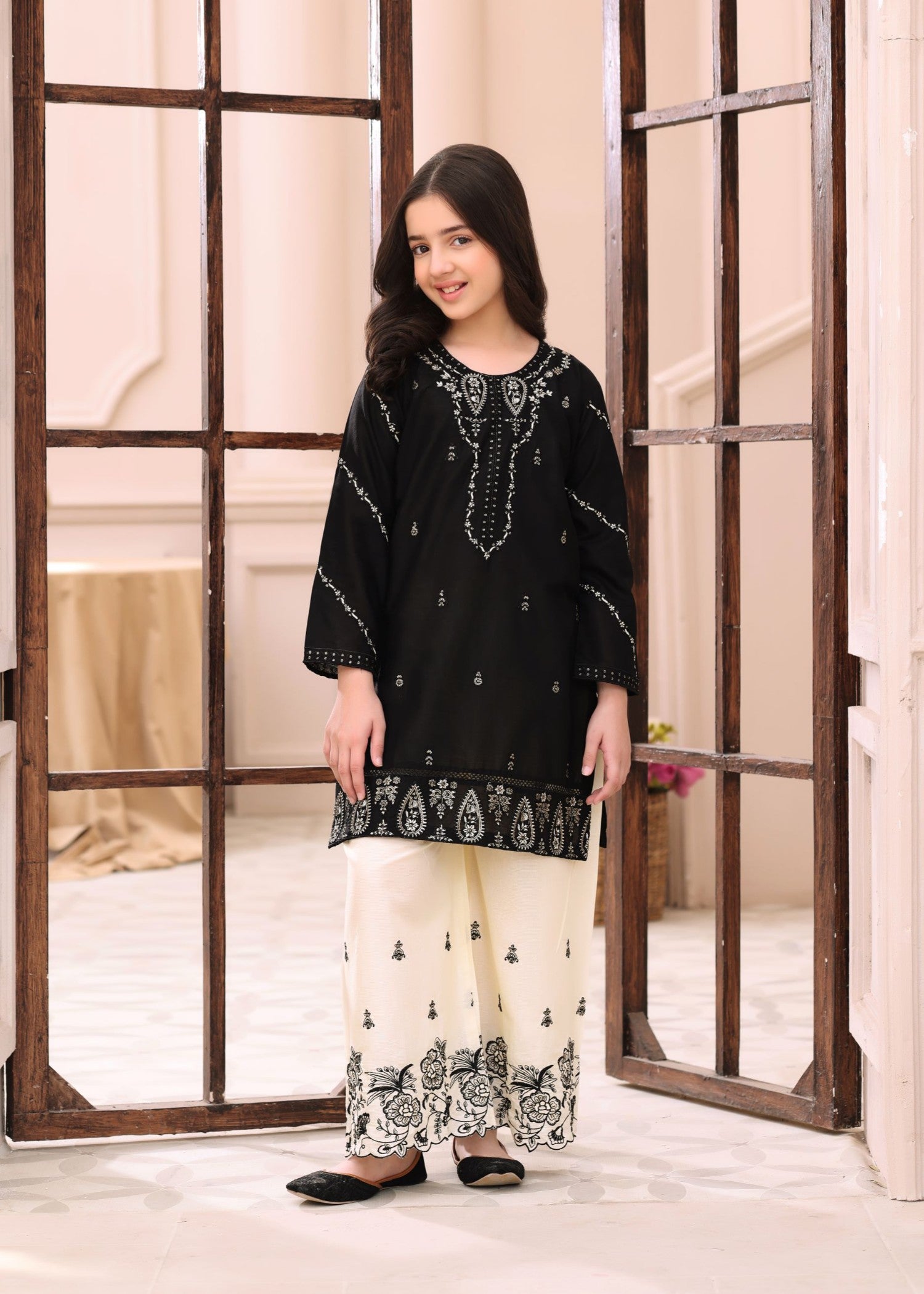 lawn Kurta Set in Jet black