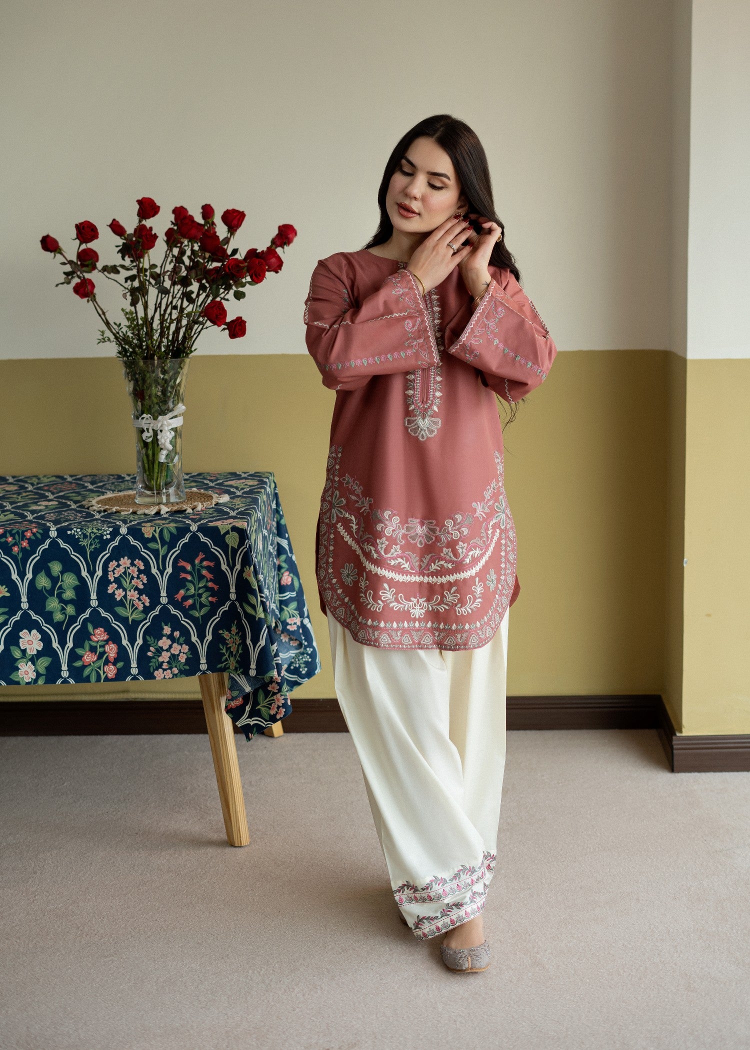lawn Kurta Set in Pink, off-white