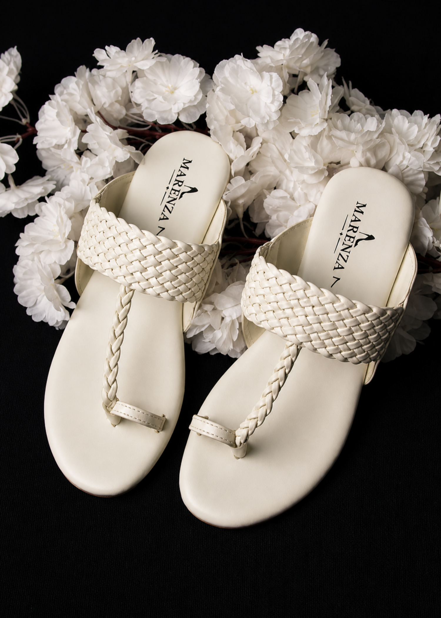 Kolapuri in White by - High Quality Women Kolapuri GBU1262