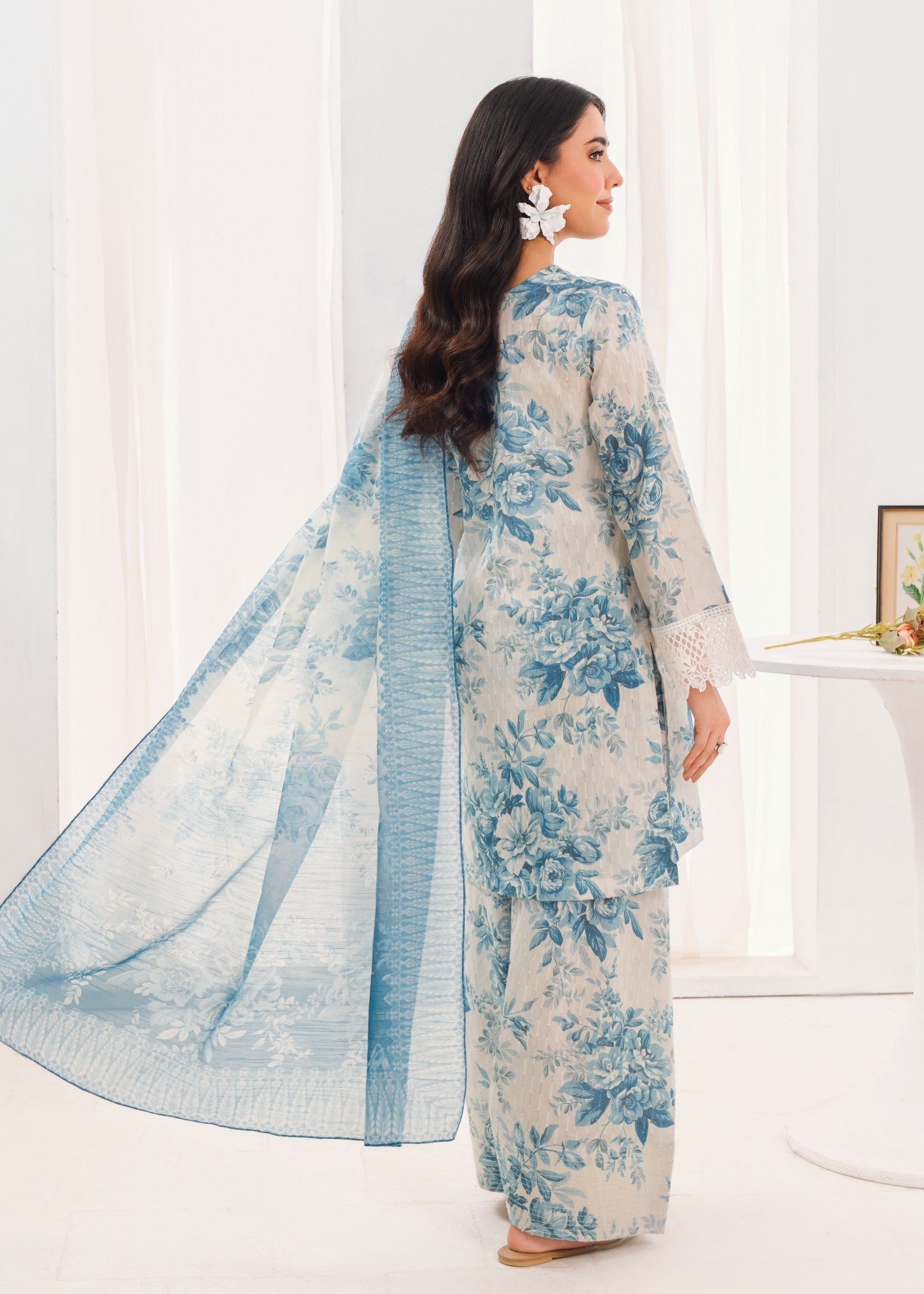 textured lawn Kurta Set in White smoke