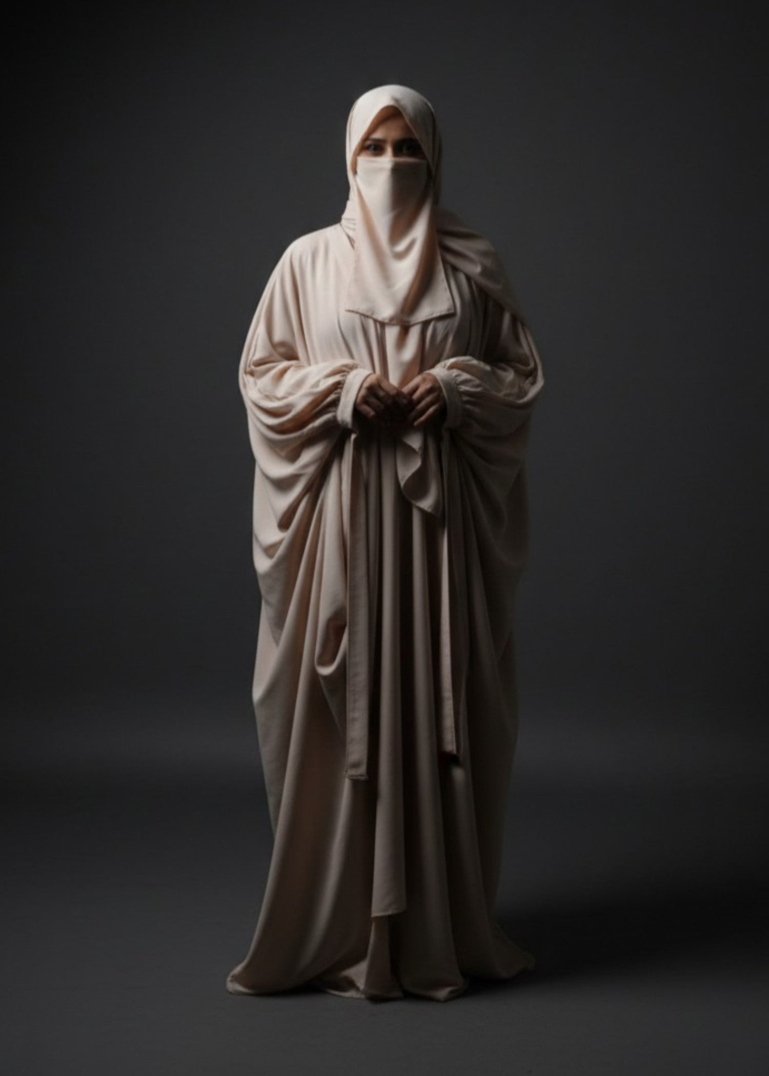 grip Abaya in Beige