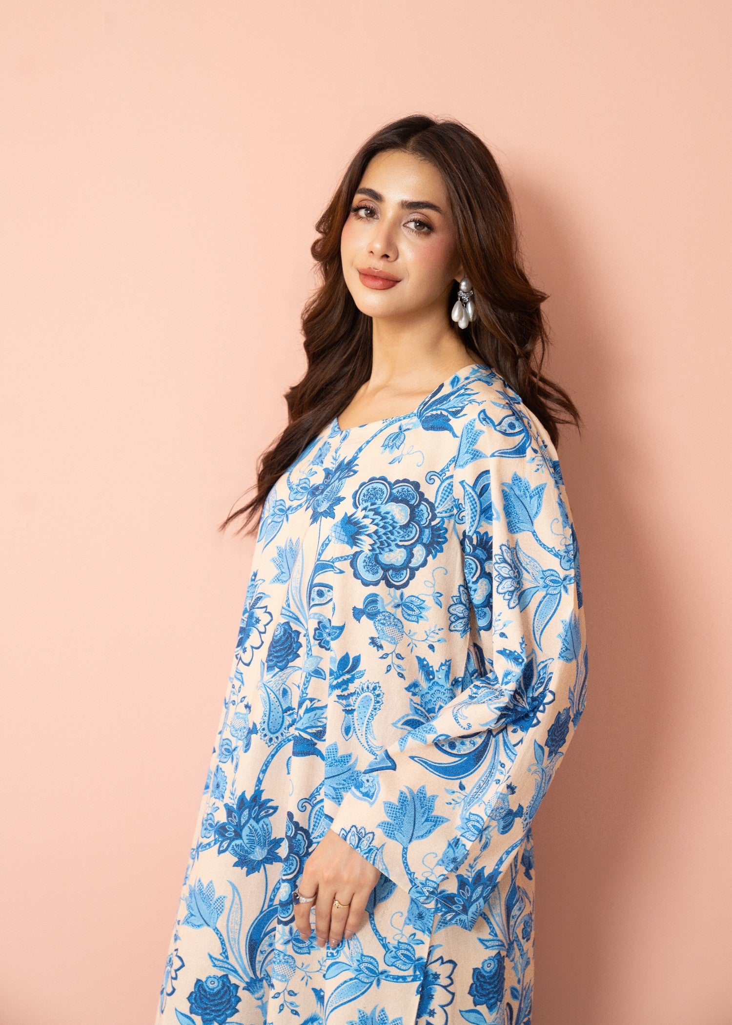 lawn cotton Pishwas in Ivory, baby blue