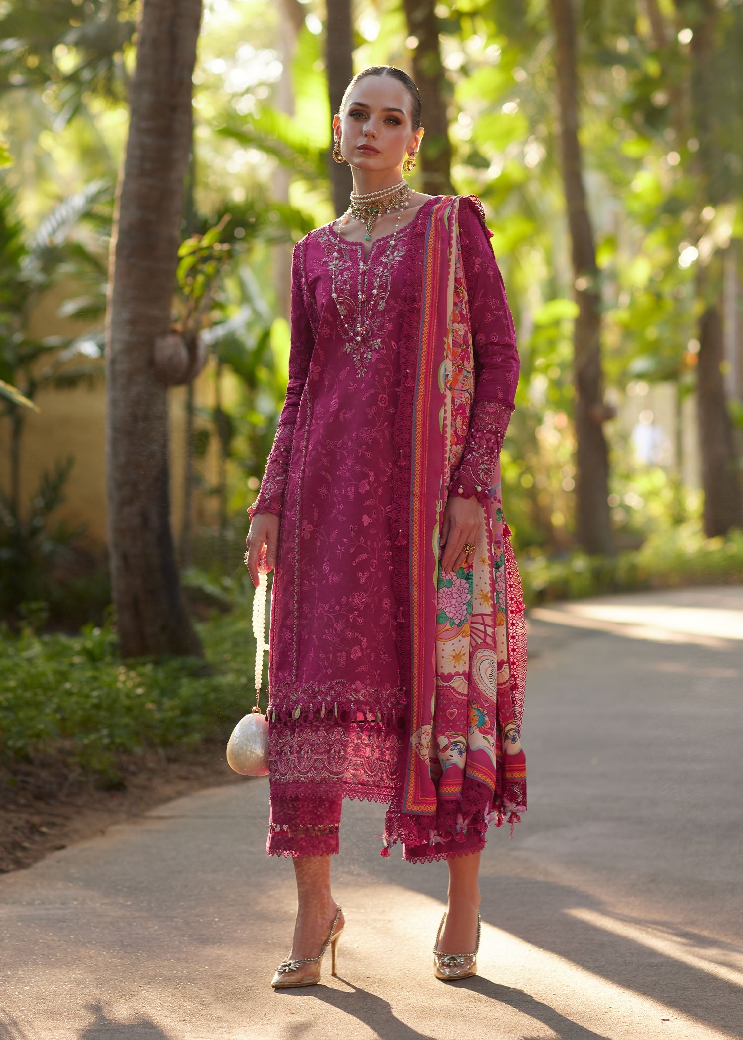 Ariya Luxury Lawn – Avelyn