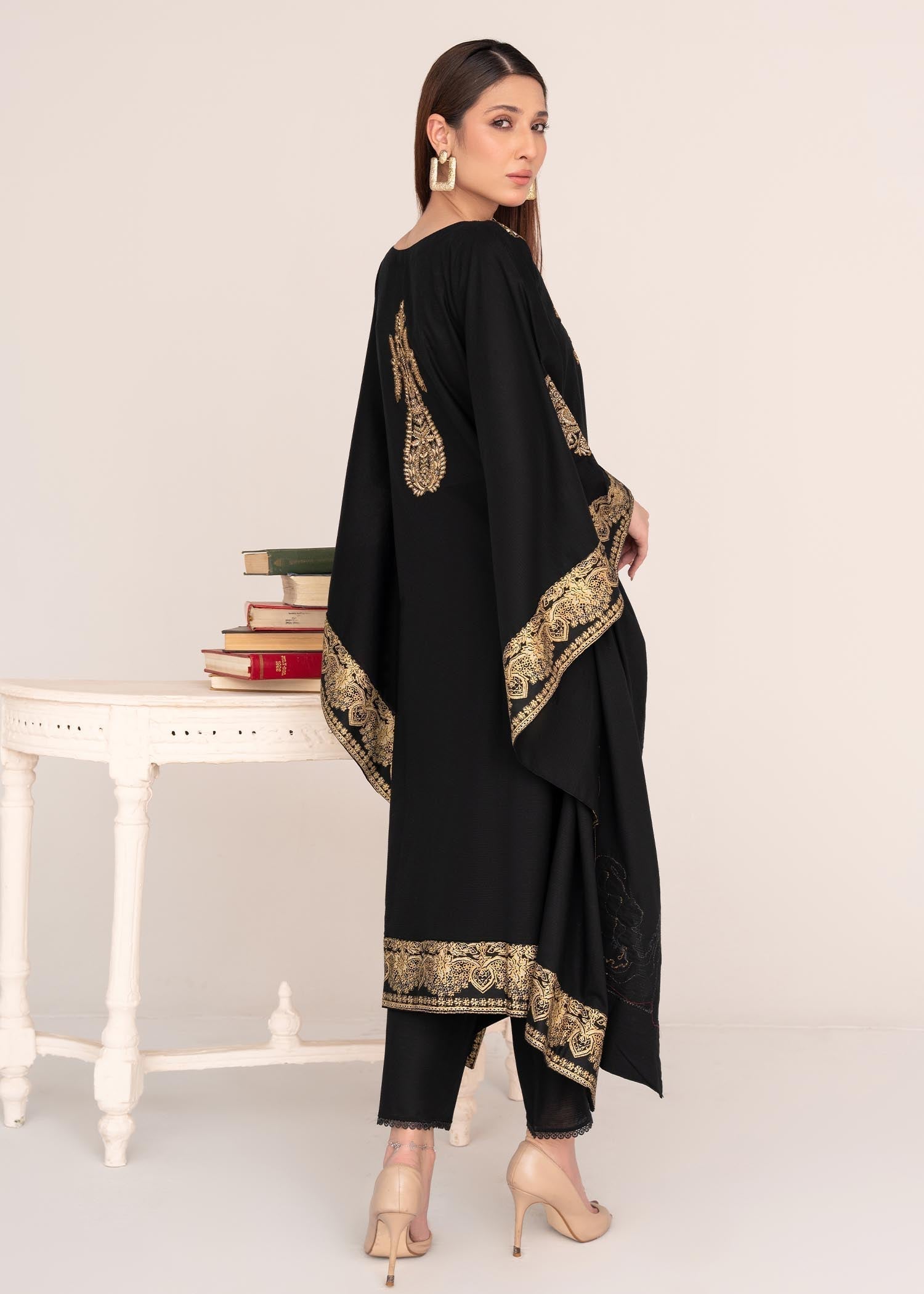 lawn Kaftan in Black