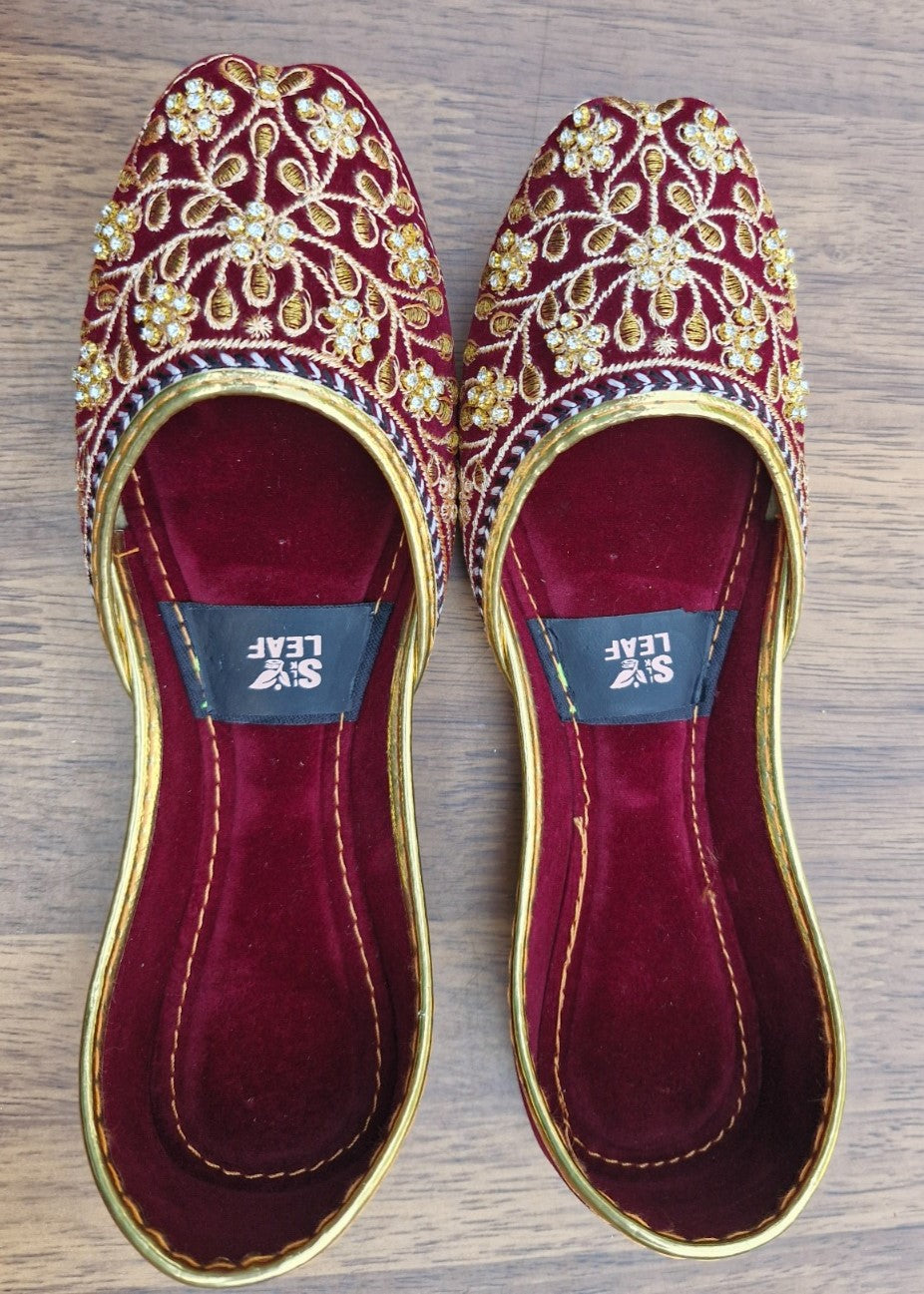 Khussa in Maroon by - High Quality Women Khussa XLZ3898