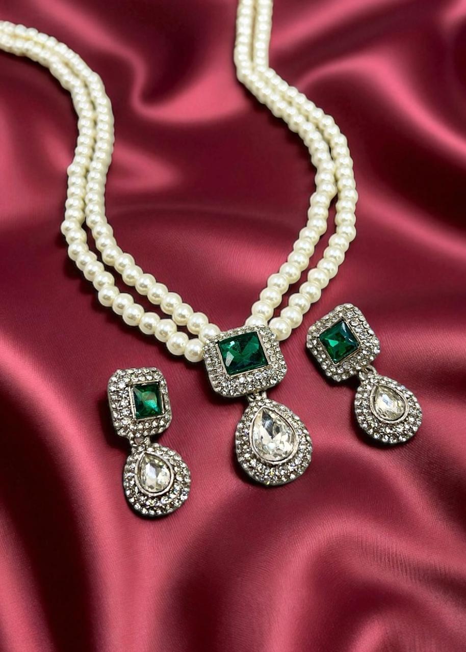 Jewelry Set in Emerald green Color by - Trendy Women Jewelry Set DTN9119