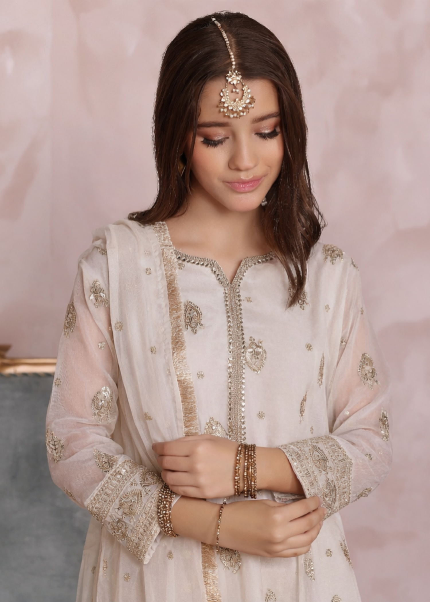 chiffon Pishwas in Off-white