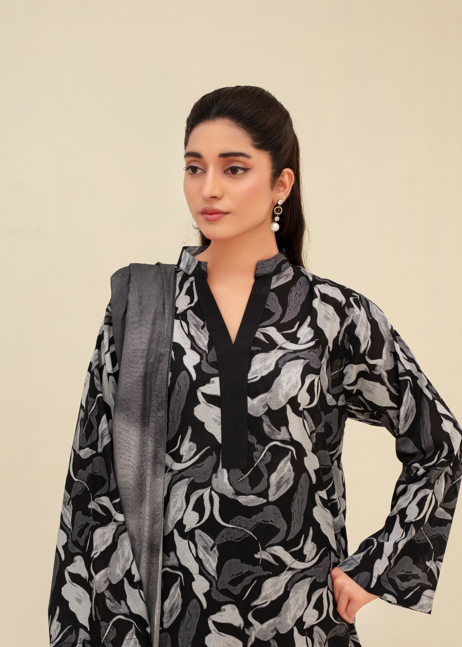 slub lawn Kurta Set in Black