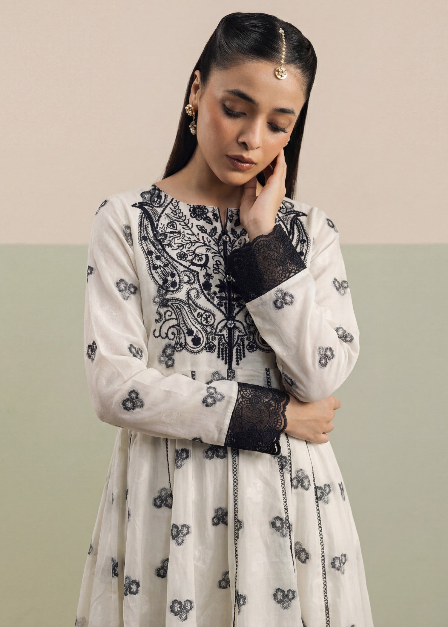 jacquard Pishwas in White