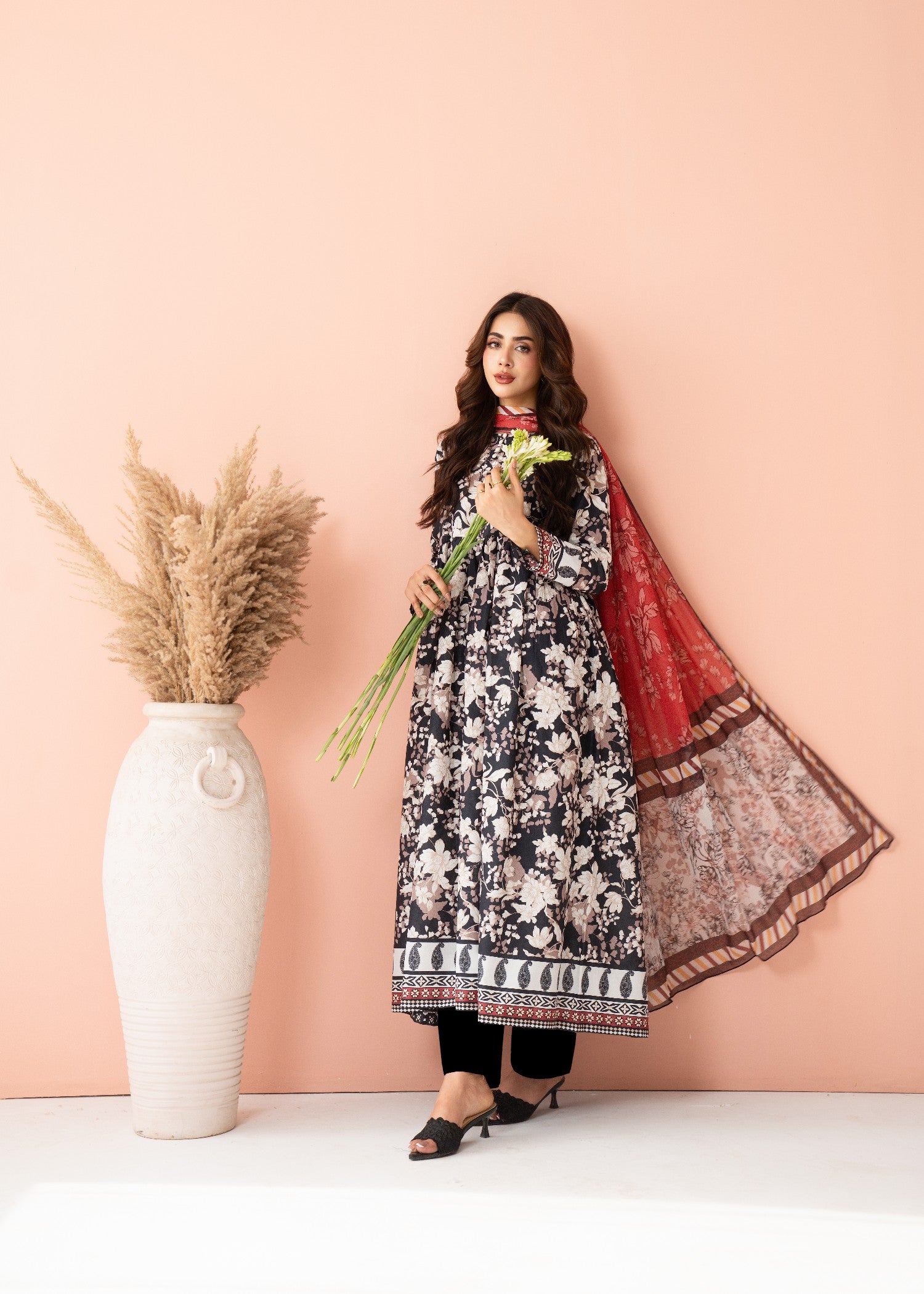 lawn cotton Pishwas in Ivory, black