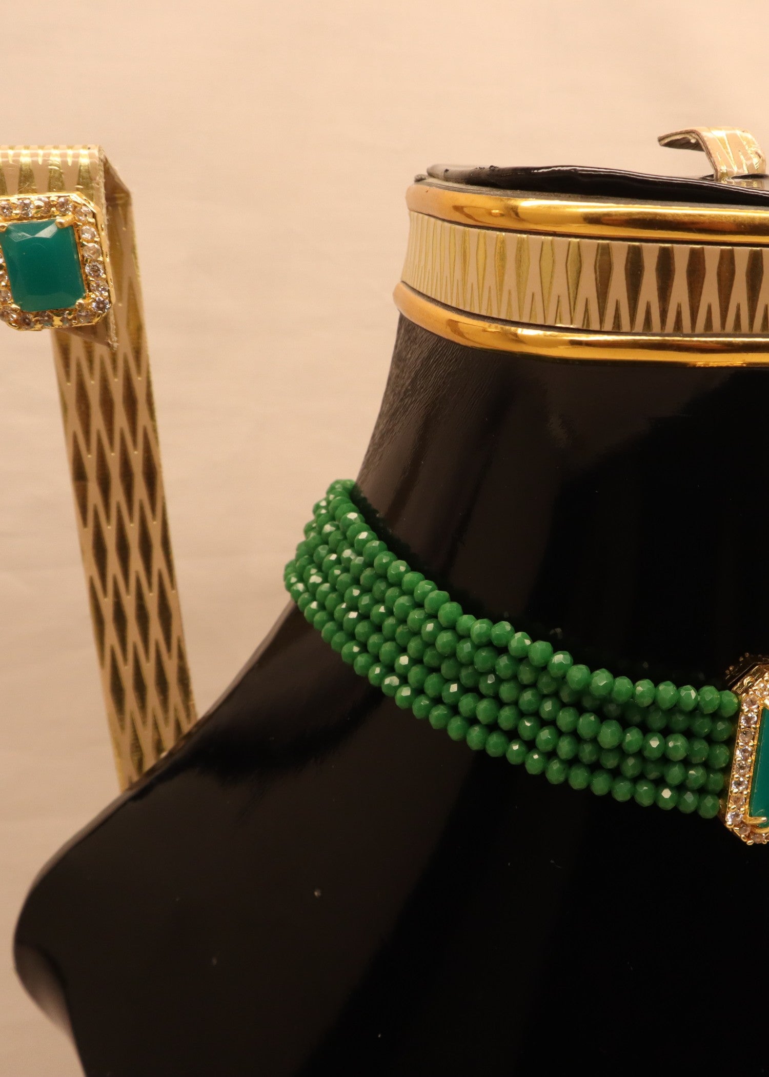 Choker in Green Color by - Trendy Women Choker WBE7400