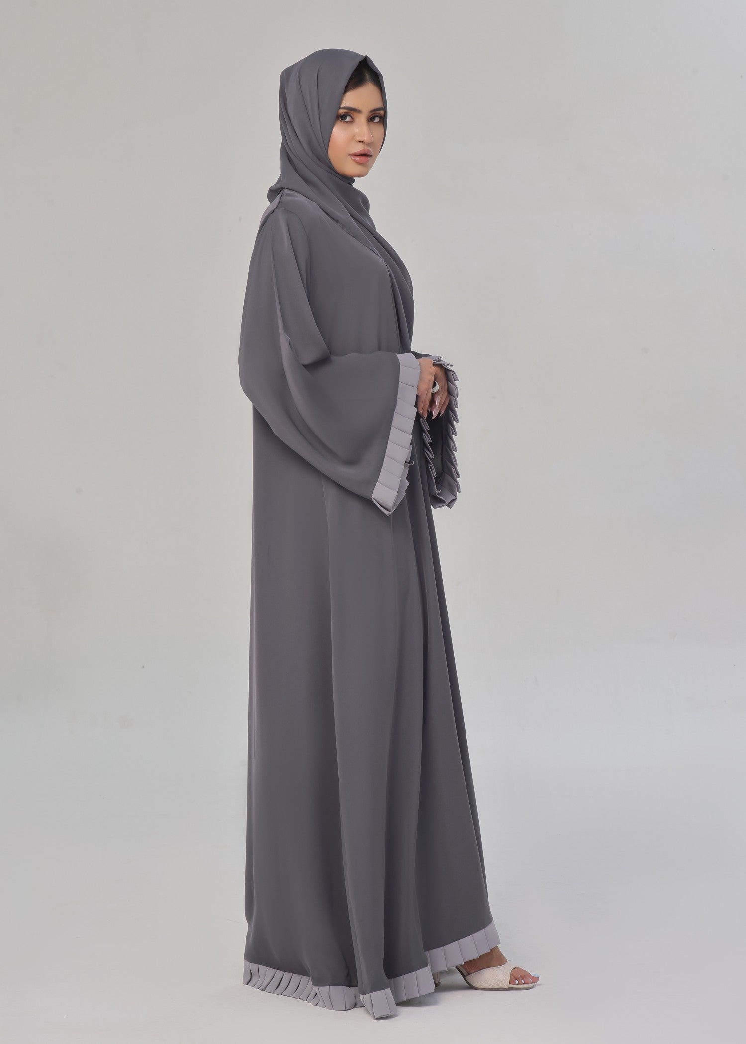 nidha Abaya in Dark grey
