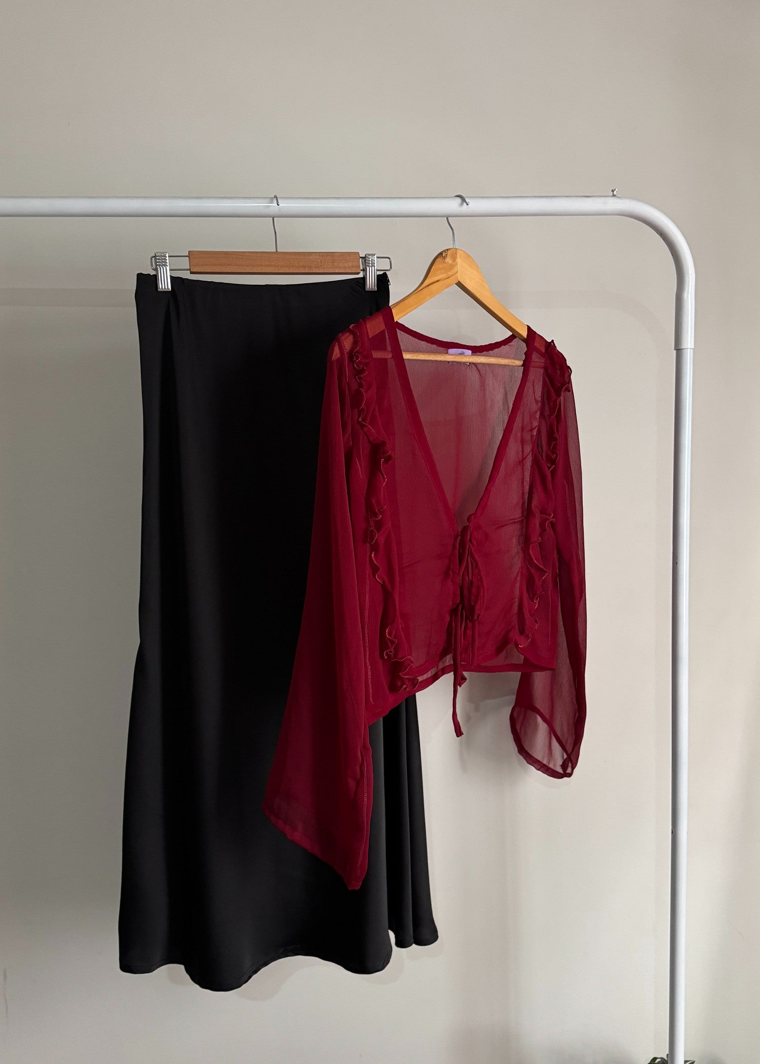 satin silk Skirt in Black