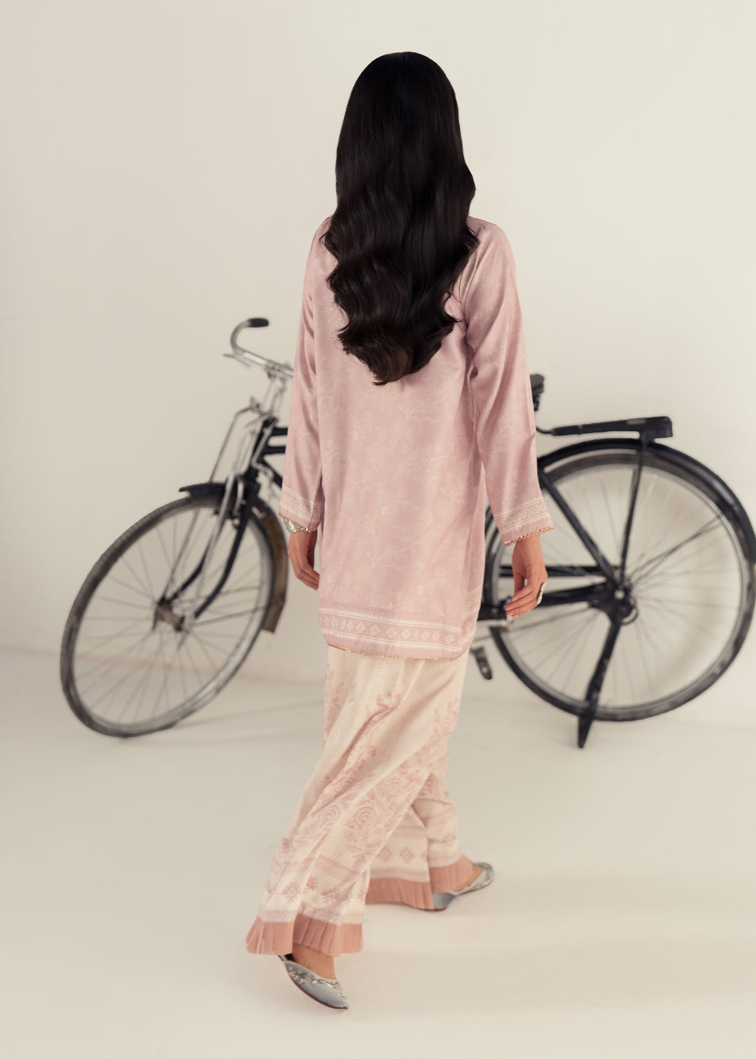 slub lawn Gown in Mauve pink