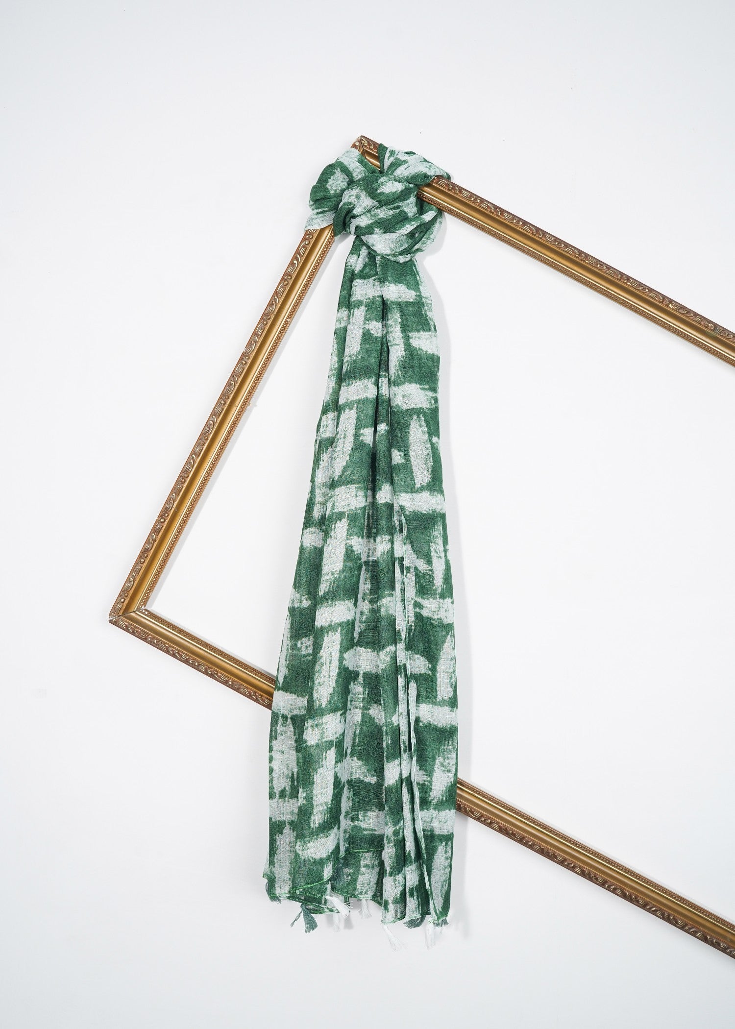 slub lawn Hijab in White, emerald green