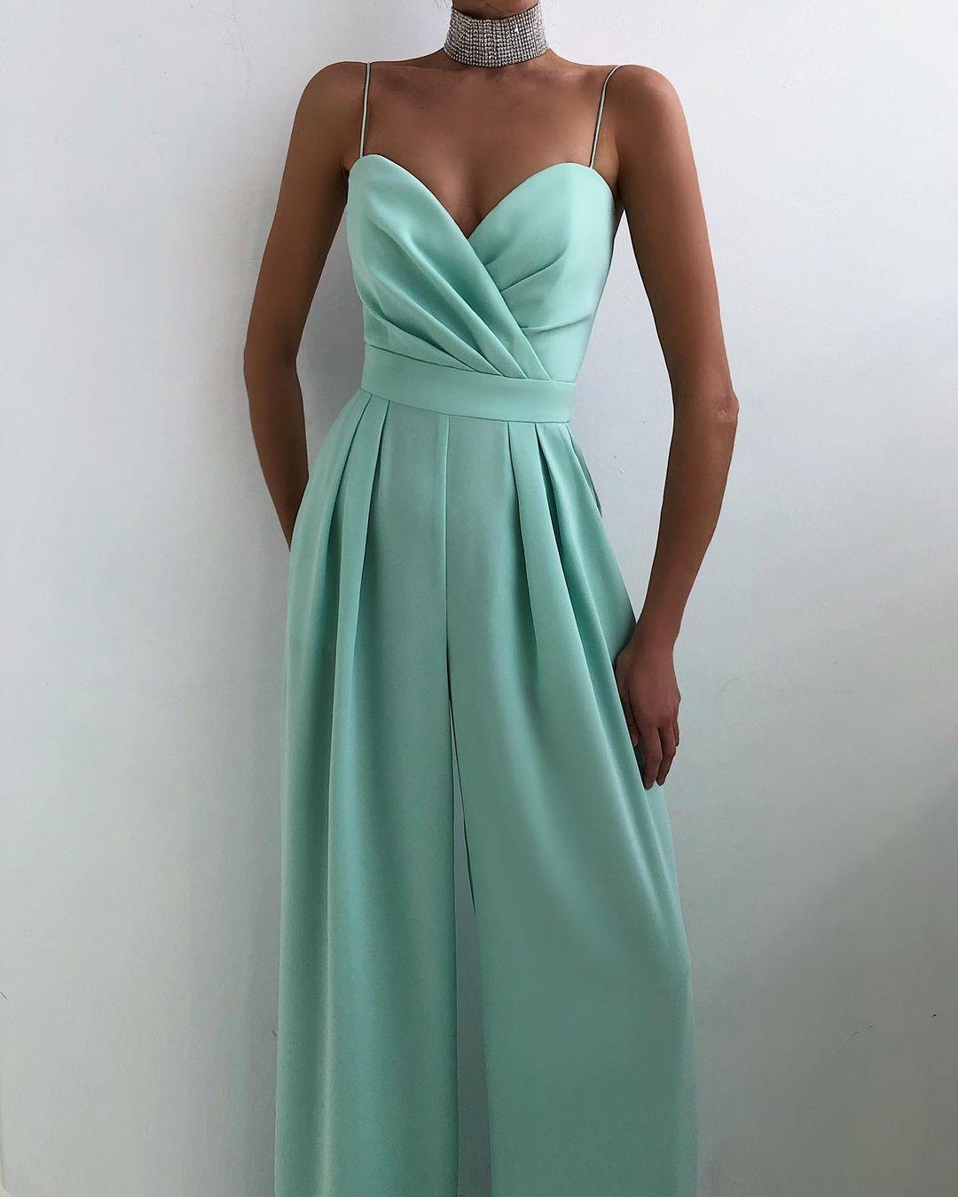 Minimalist Straight Waist Jumpsuit with Mopping Detail