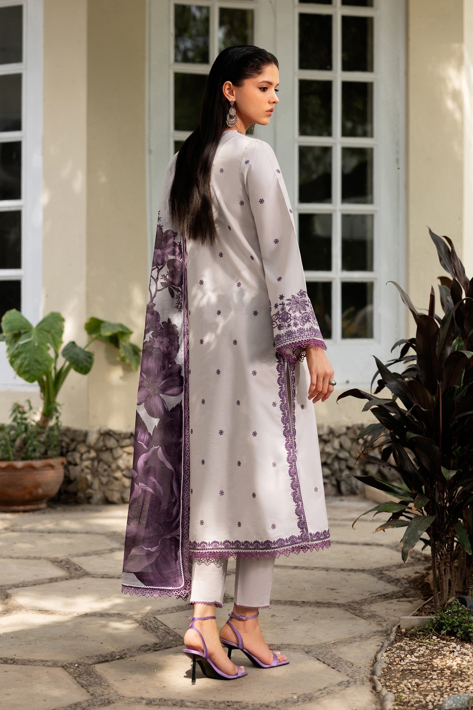 Summer Lawn – Gianna