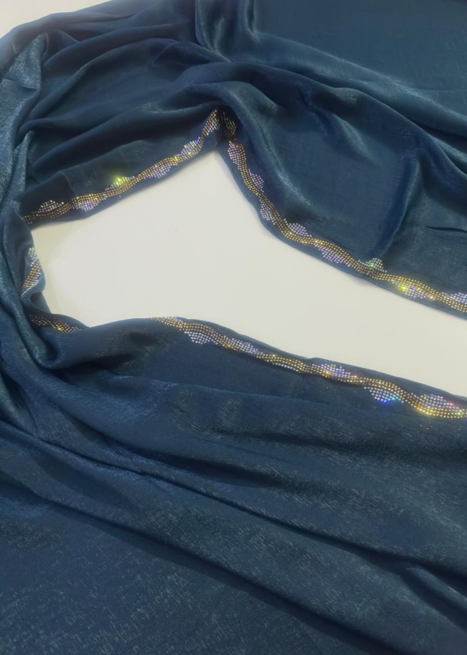 crushed velvet Hijab in Dark blue