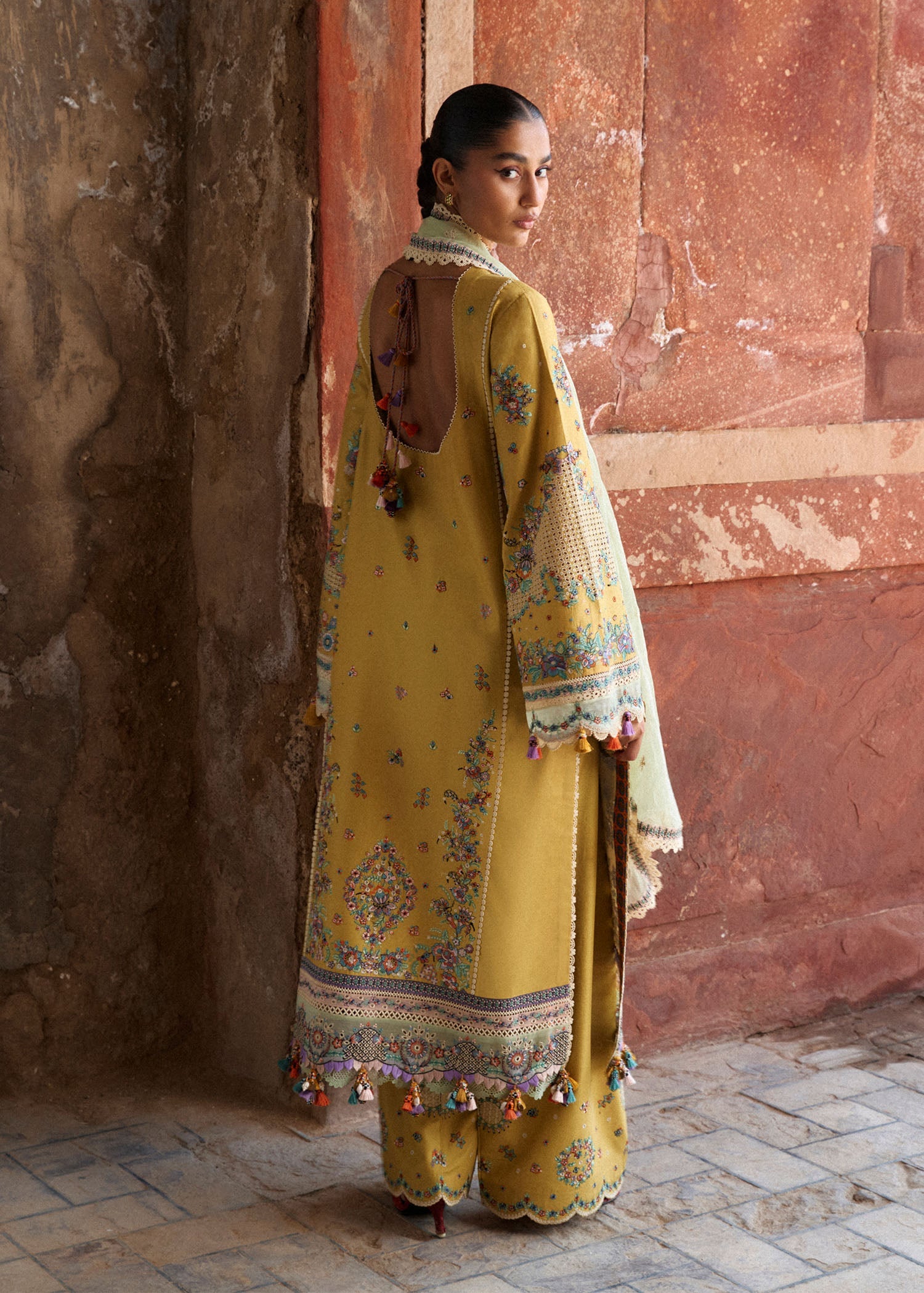 Zan Festive Luxury Lawn – Sari
