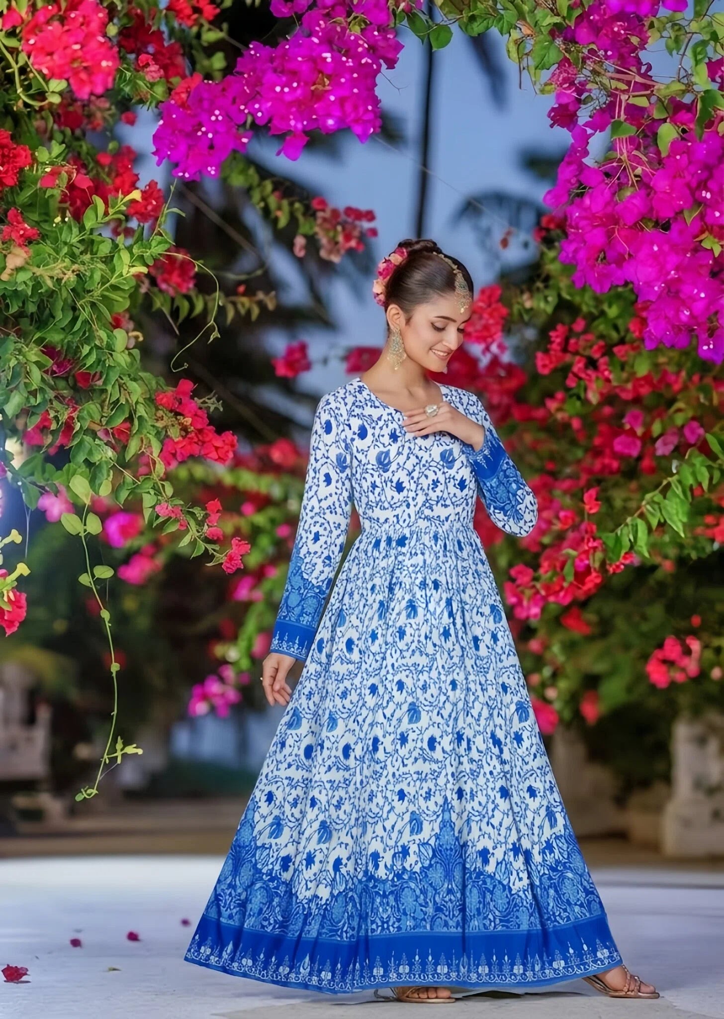 poly lawn Maxi in Royal blue, white