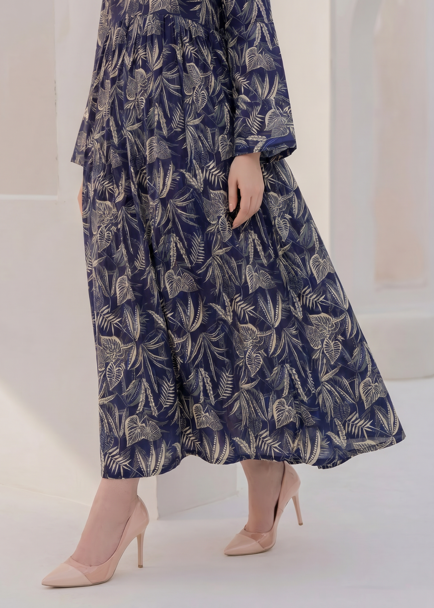 lawn Maxi in Navy blue