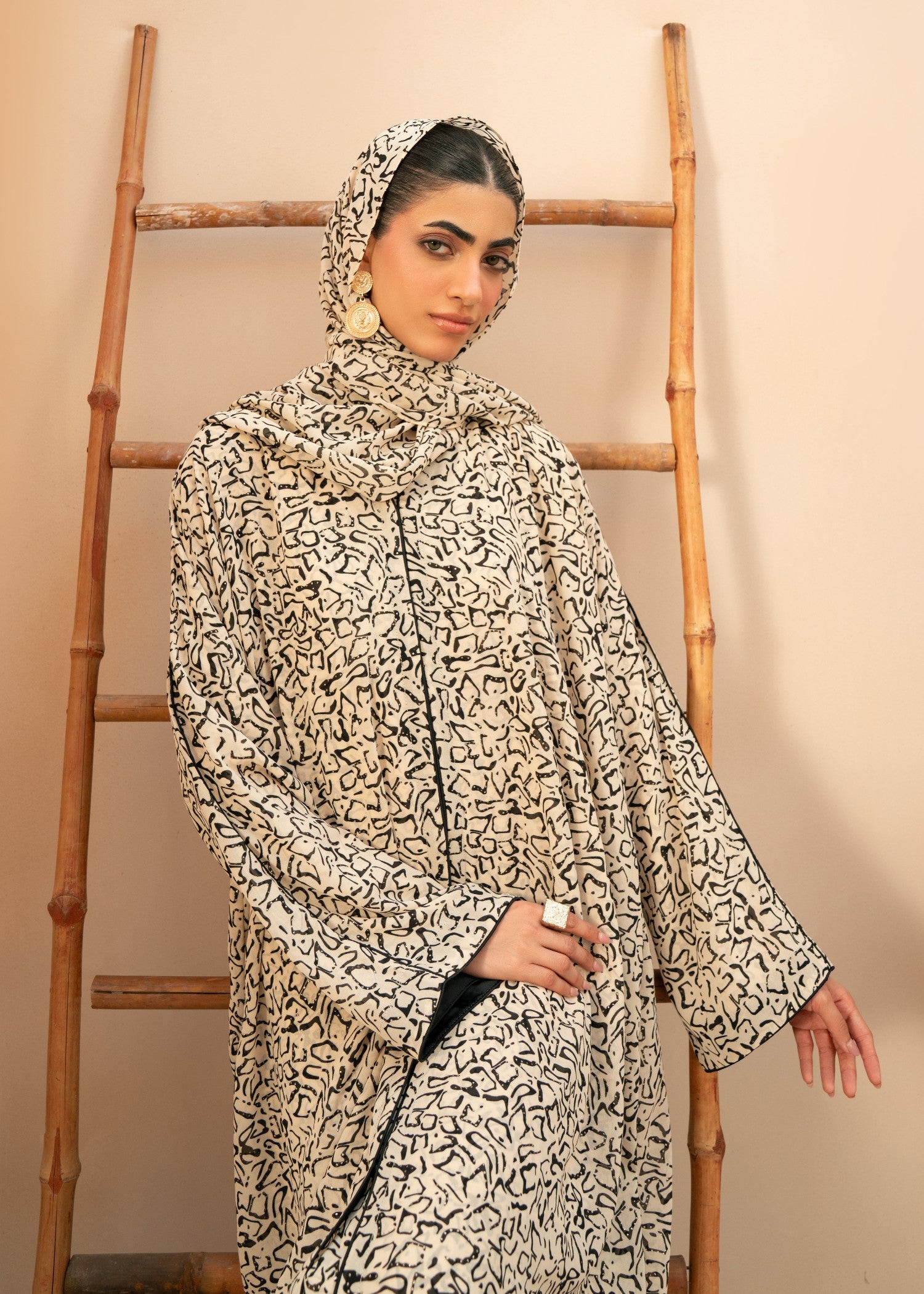 chiffon Abaya in Ivory, black, multi