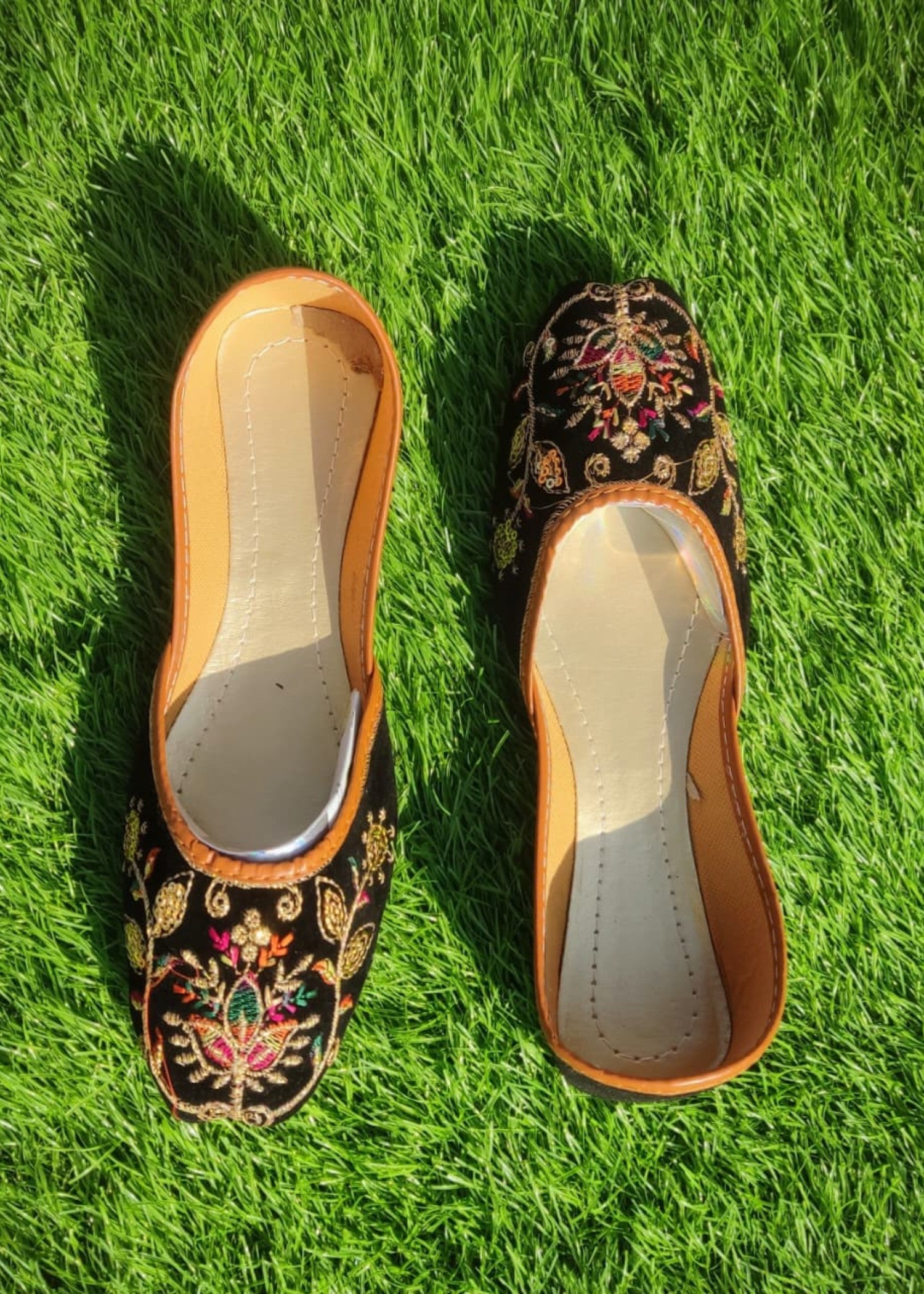 Khussa in Black by - High Quality Women Khussa HHJ4169