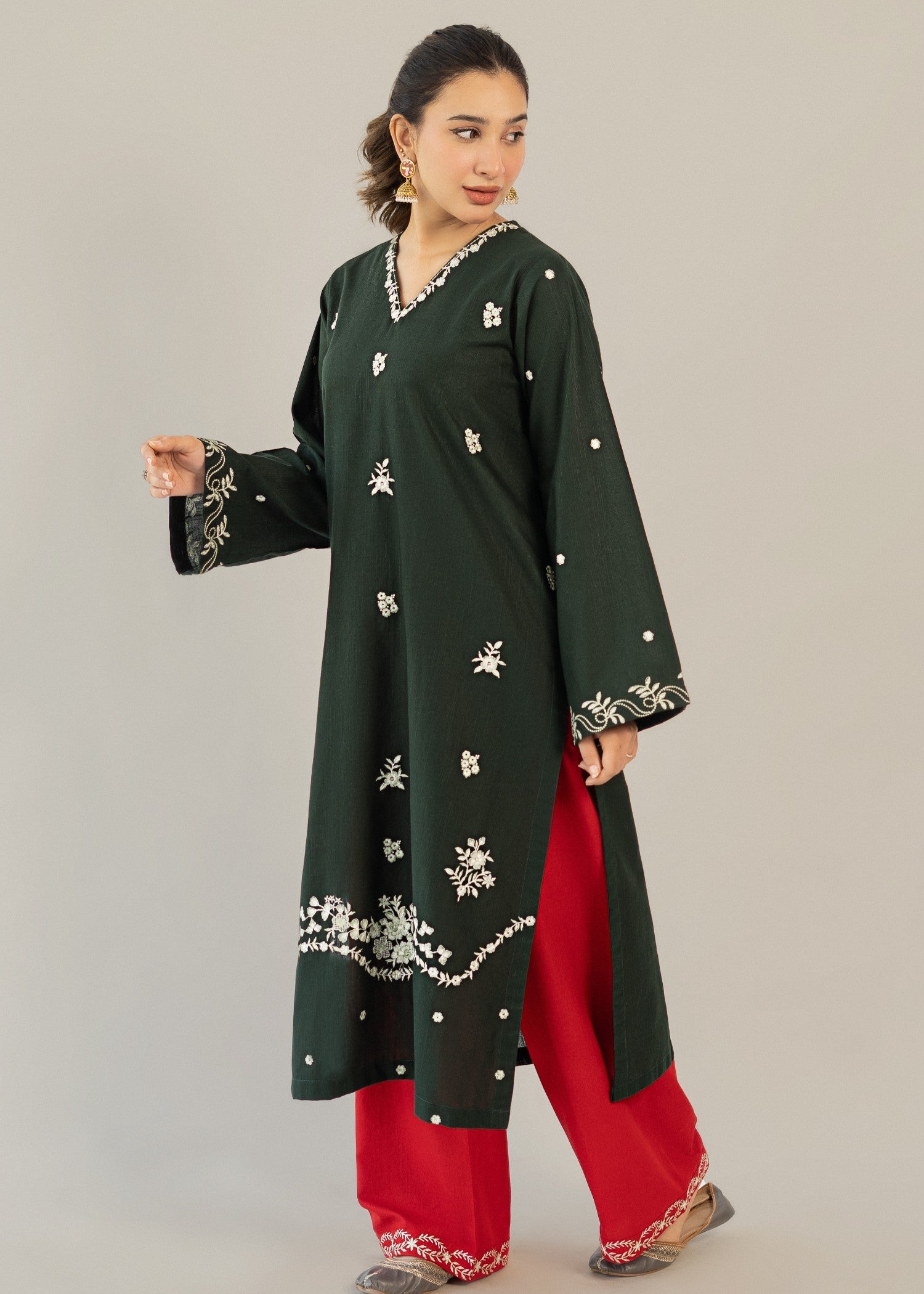 slub khaddar Kurta Set in Bottle green, red