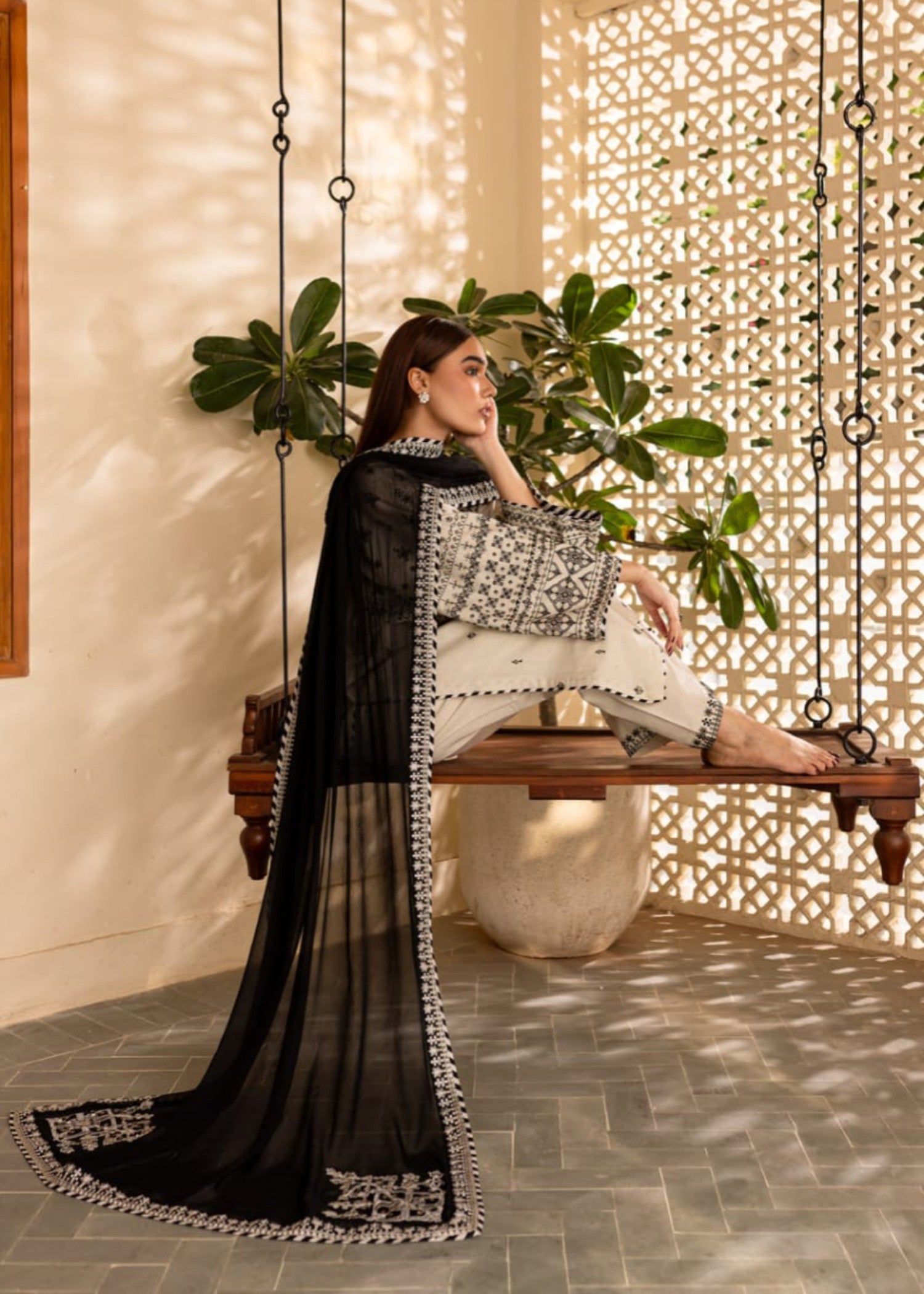 linen Kurta Set in Black, white