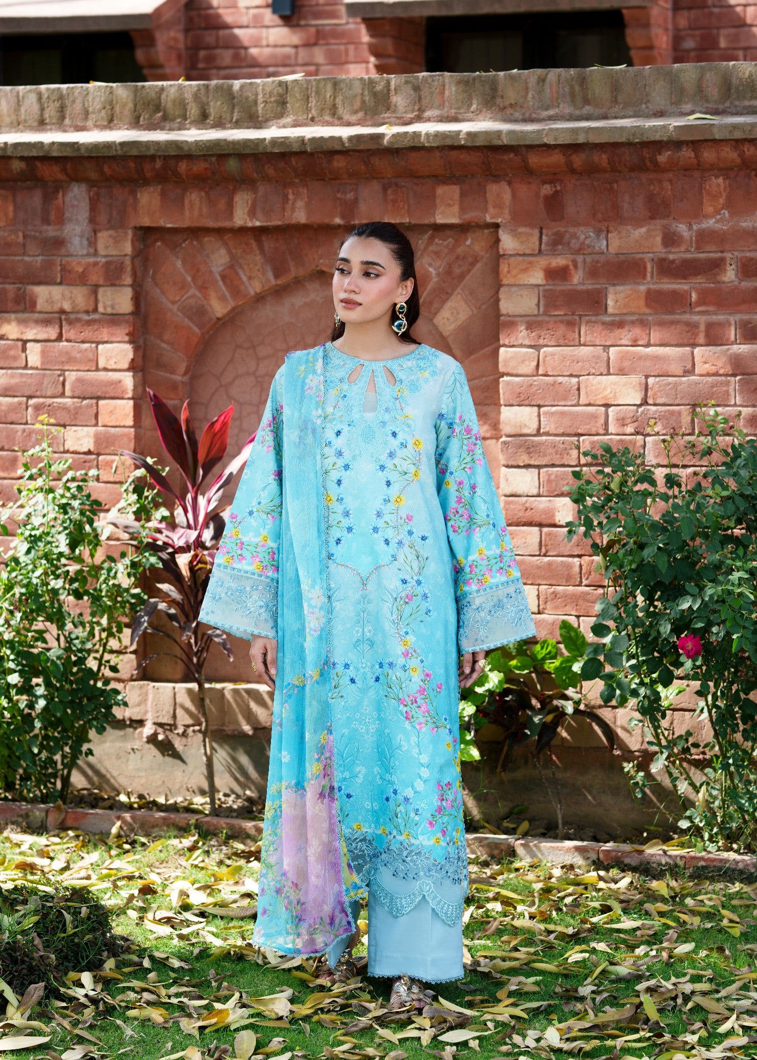 lawn Kurta Set in Electric blue