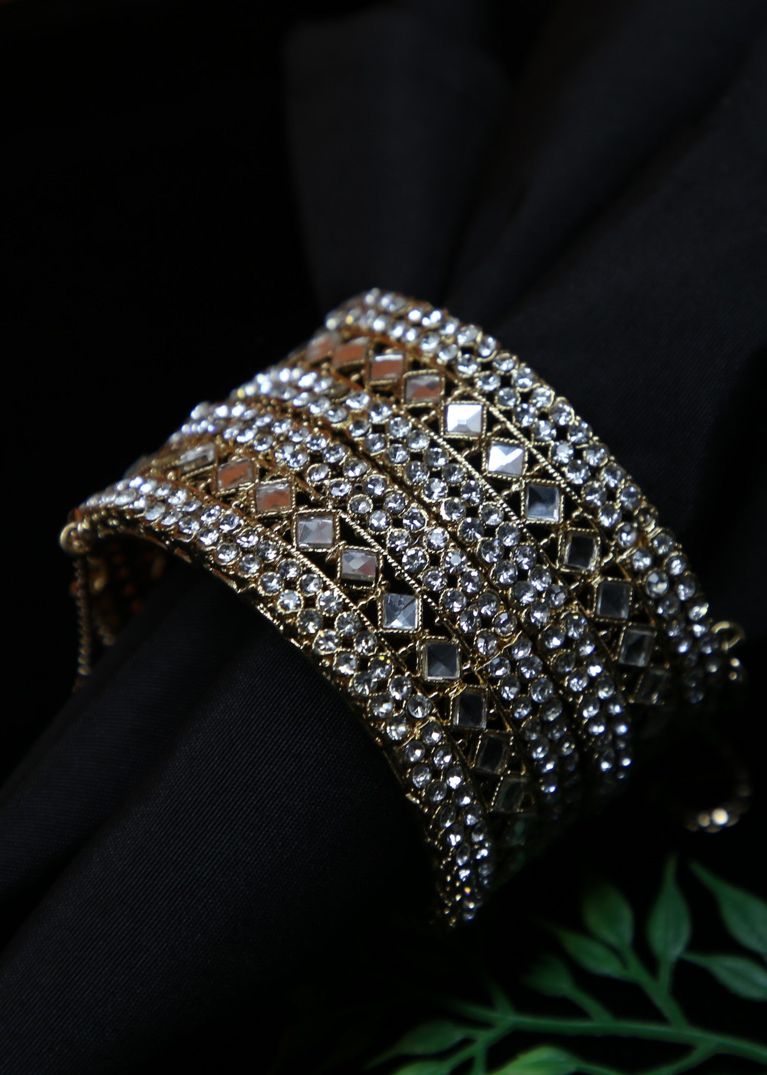 Bangles in White Color by - Trendy Women Bangles MSR9539