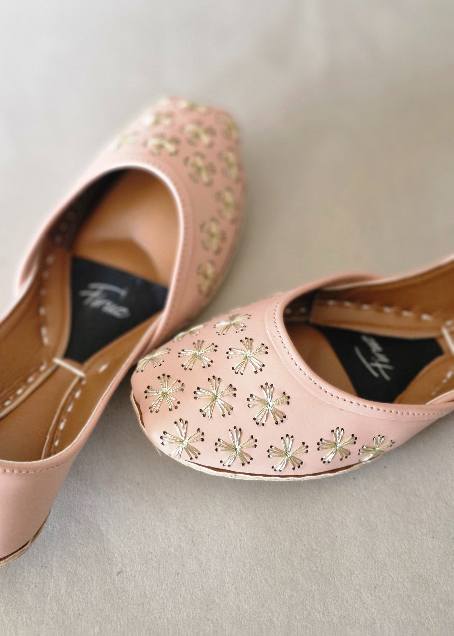 Khussa in Pastel pink by - High Quality Women Khussa GDS2867