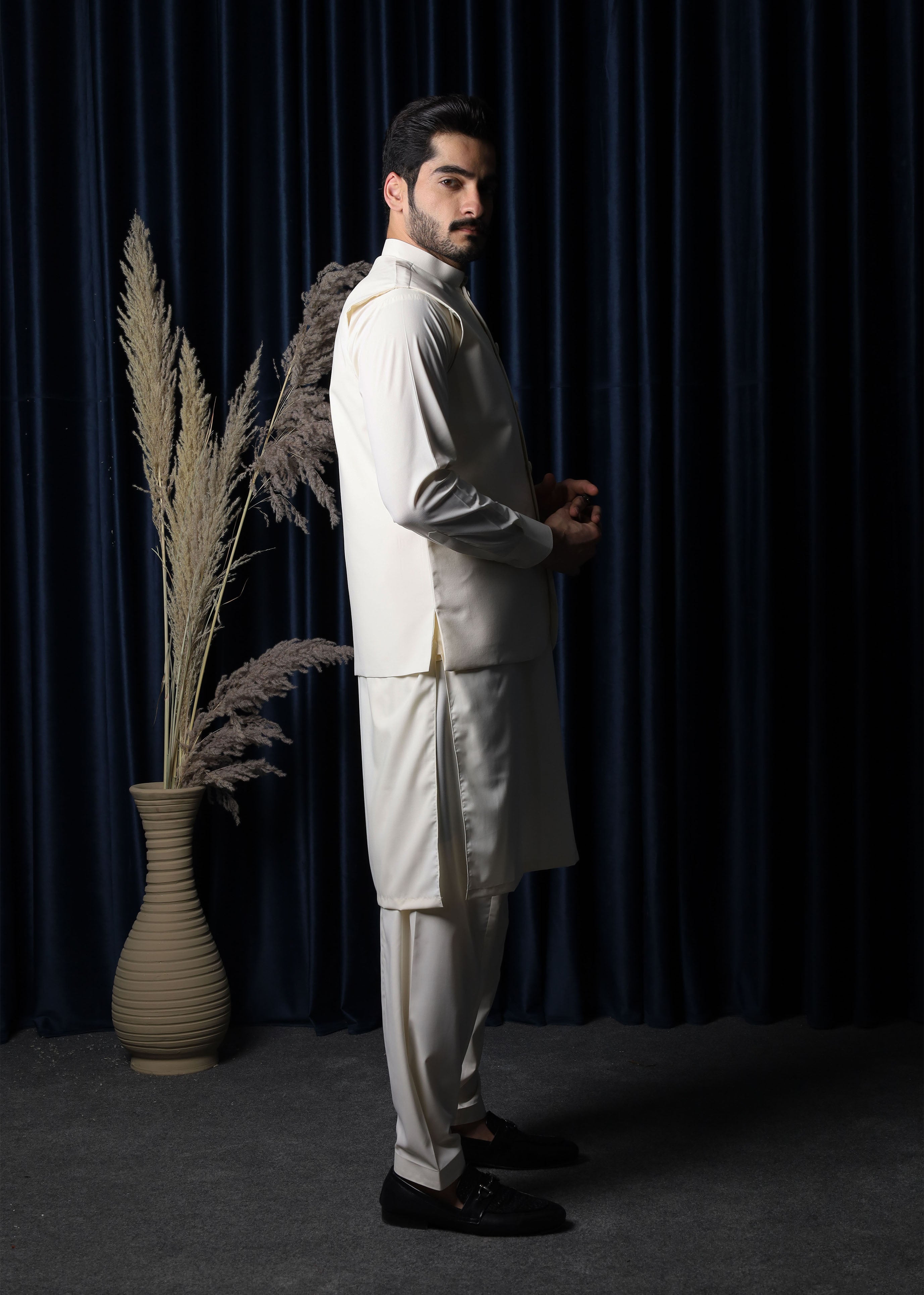 wash & wear Waistcoat in Cream